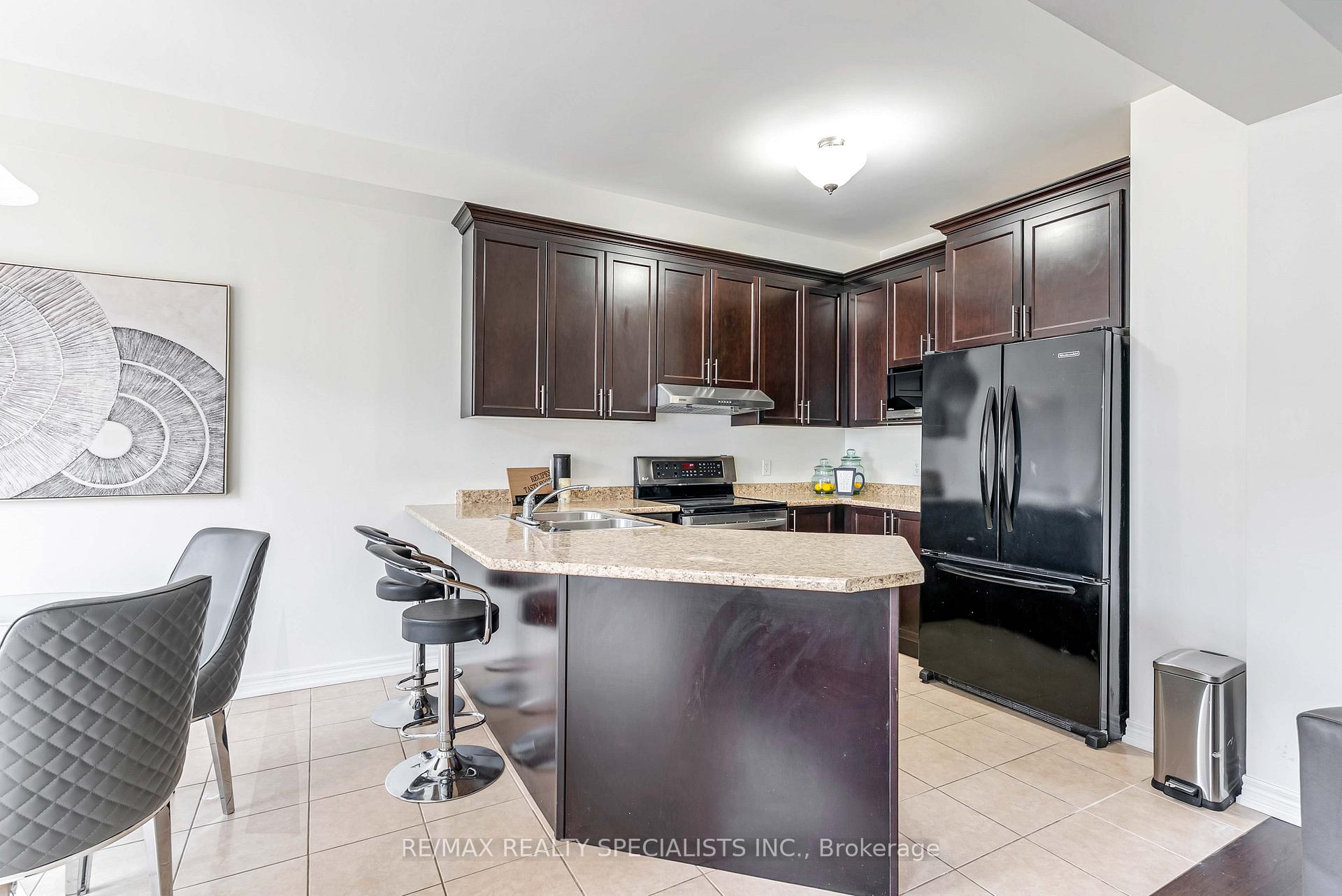 Photo 13 of 19 White Ash Road, Thorold, Confederation Heights — HOMEH