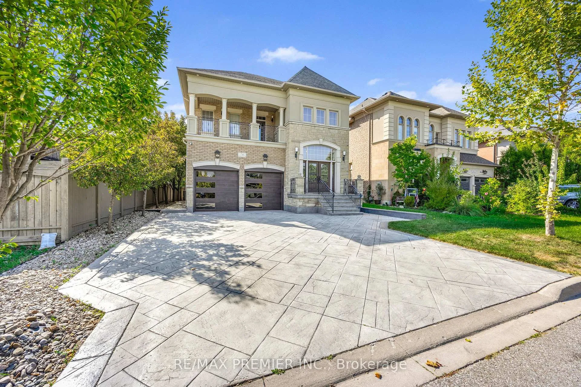 Photo 3 of 76 Orleans Circle, Vaughan, Vellore Village — HOMEH