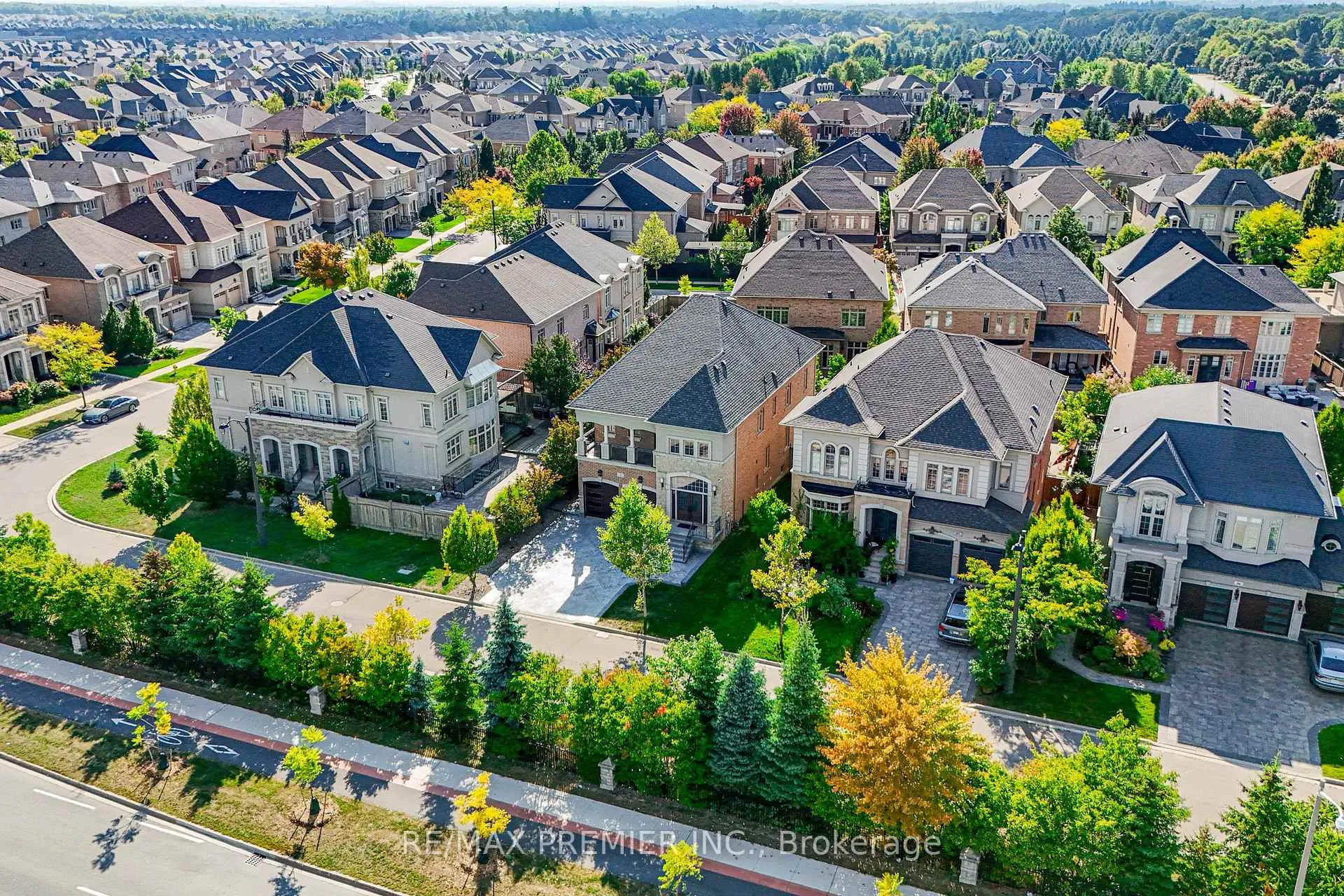 Photo 7 of 76 Orleans Circle, Vaughan, Vellore Village — HOMEH