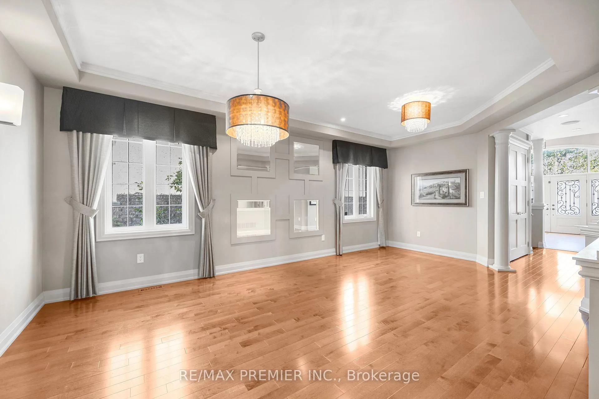 Photo 11 of 76 Orleans Circle, Vaughan, Vellore Village — HOMEH