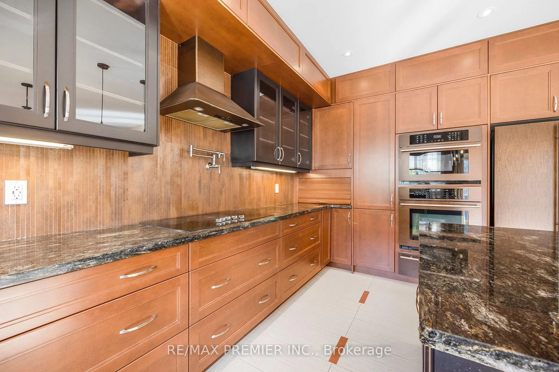 Photo 17 of 76 Orleans Circle, Vaughan, Vellore Village — HOMEH