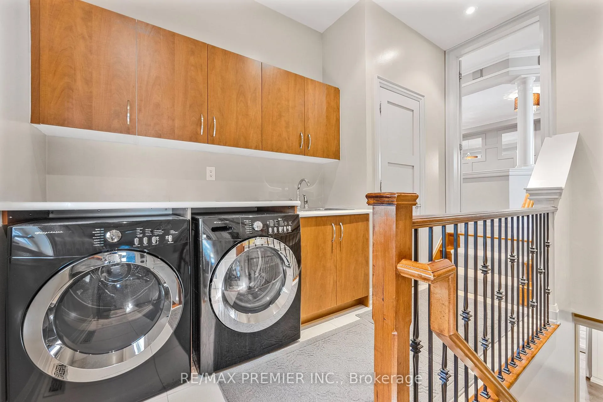 Photo 19 of 76 Orleans Circle, Vaughan, Vellore Village — HOMEH