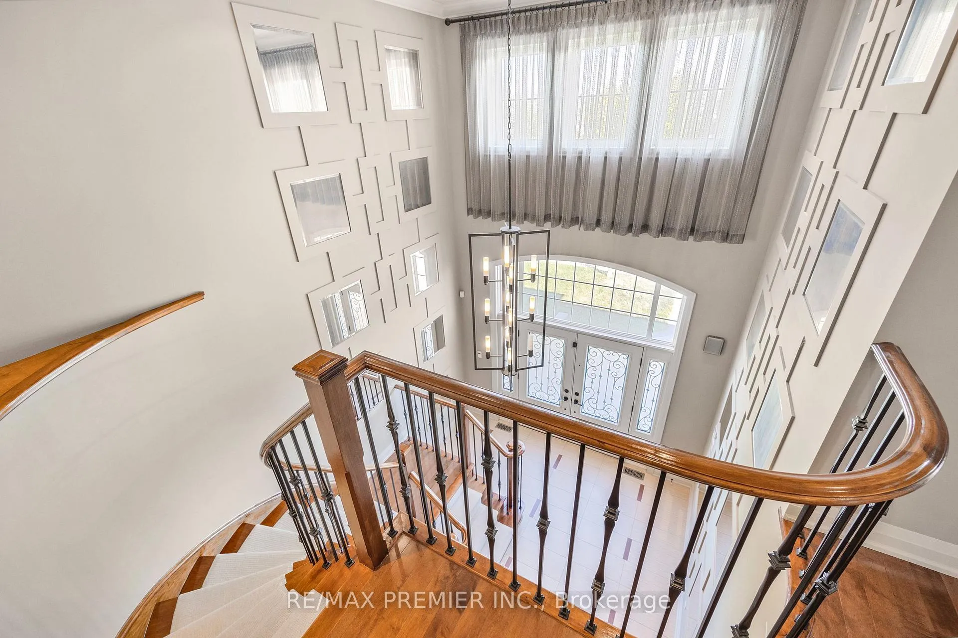 Photo 21 of 76 Orleans Circle, Vaughan, Vellore Village — HOMEH
