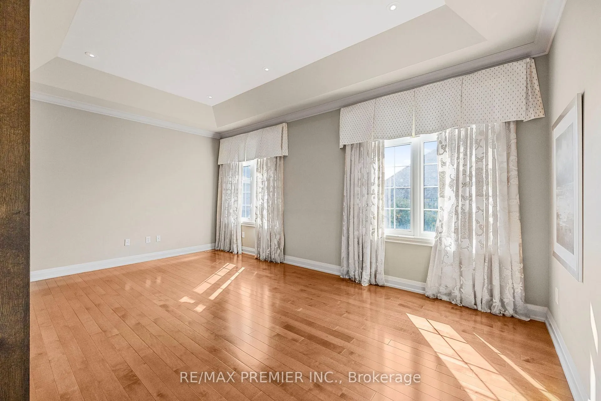 Photo 23 of 76 Orleans Circle, Vaughan, Vellore Village — HOMEH