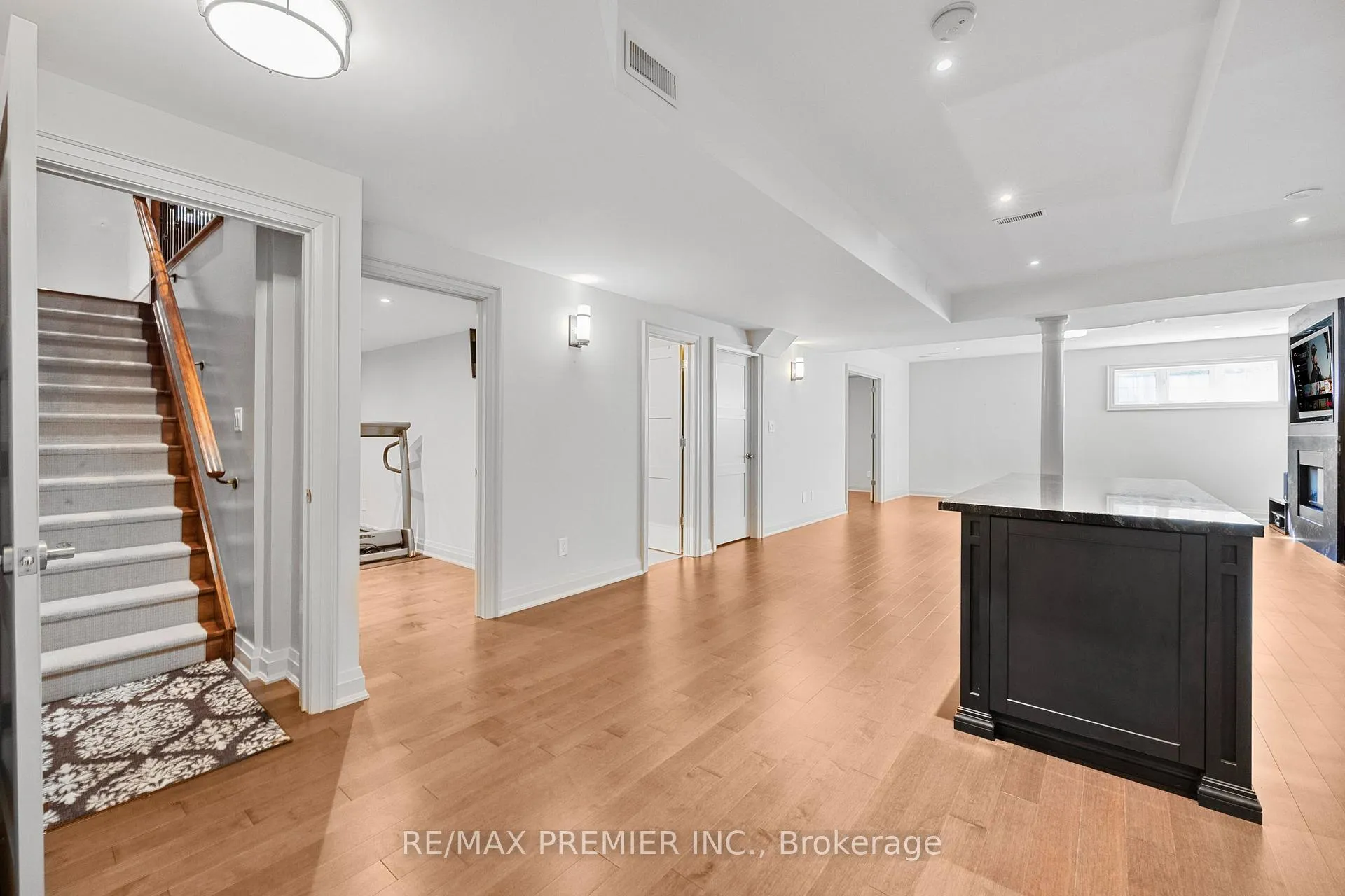 Photo 33 of 76 Orleans Circle, Vaughan, Vellore Village — HOMEH