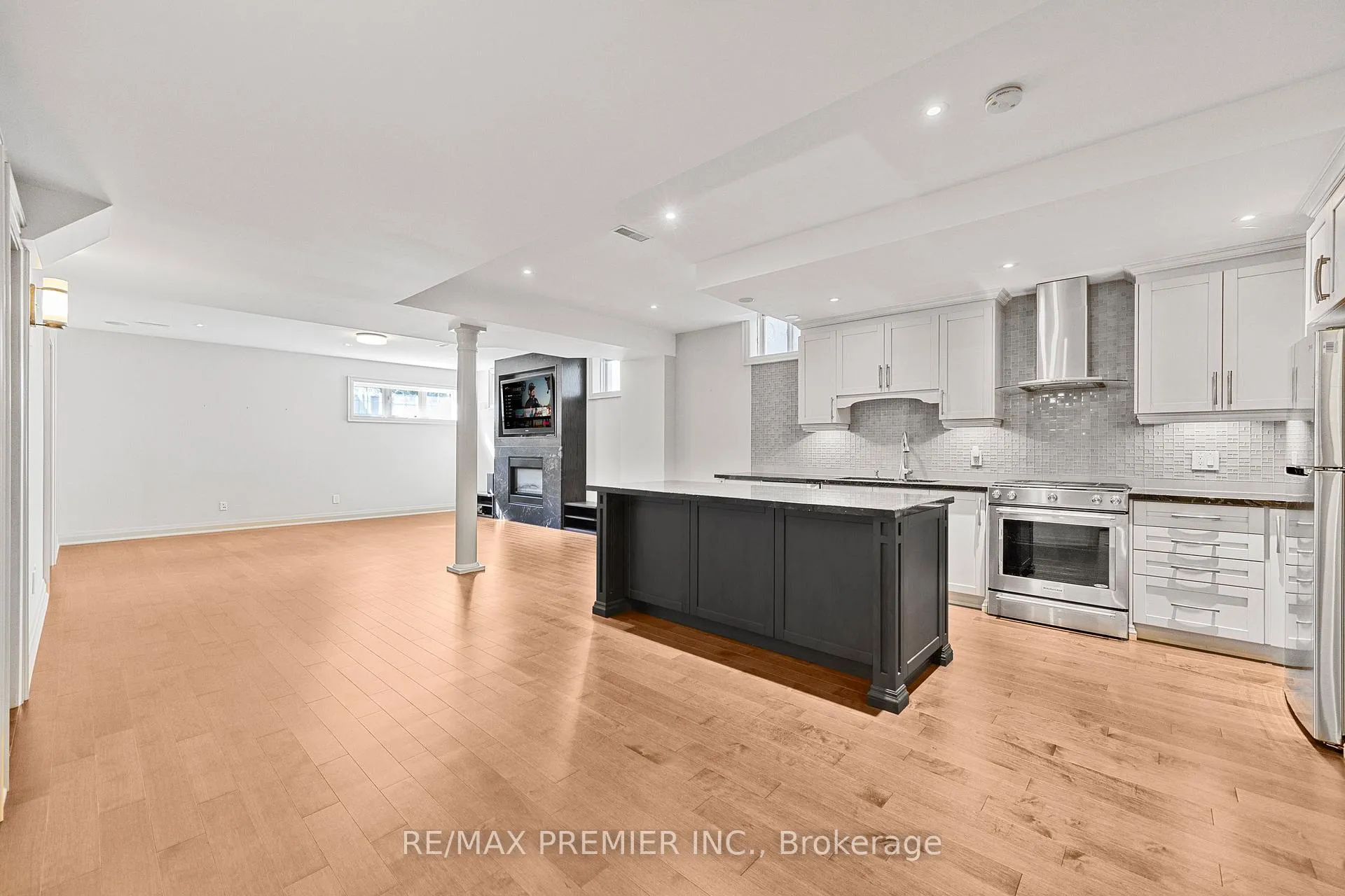 Photo 36 of 76 Orleans Circle, Vaughan, Vellore Village — HOMEH