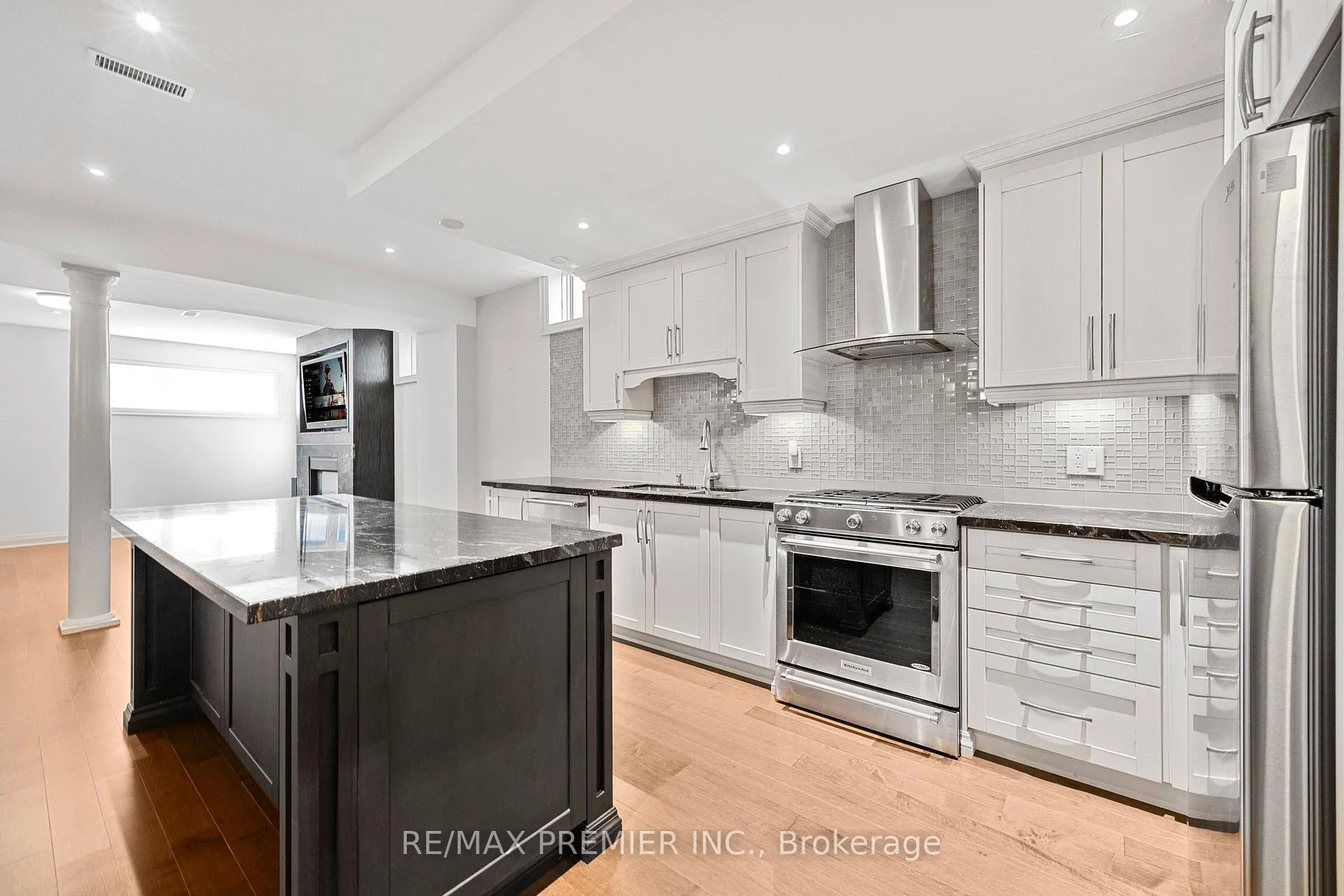 Photo 37 of 76 Orleans Circle, Vaughan, Vellore Village — HOMEH