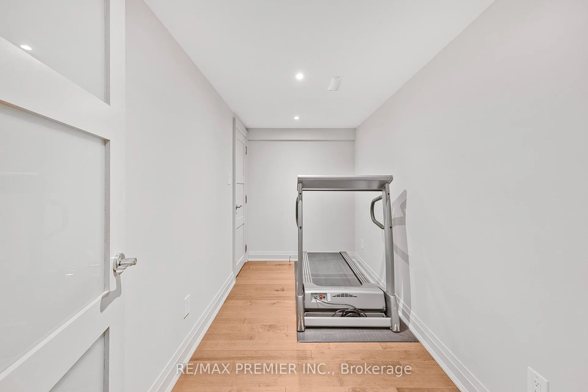Photo 41 of 76 Orleans Circle, Vaughan, Vellore Village — HOMEH