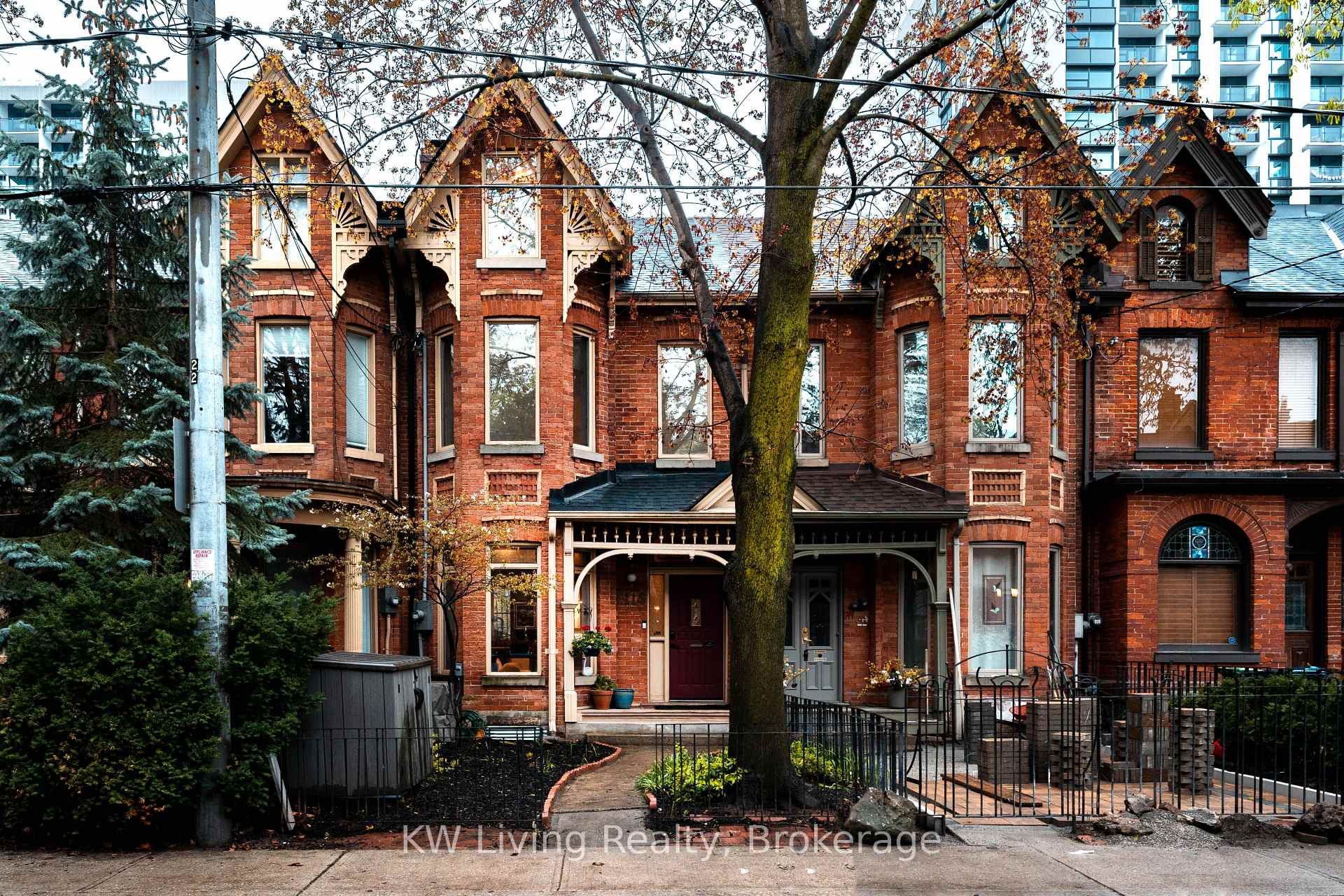 Photo 1 of 114 Seaton Street, Toronto, Moss Park — HOMEH