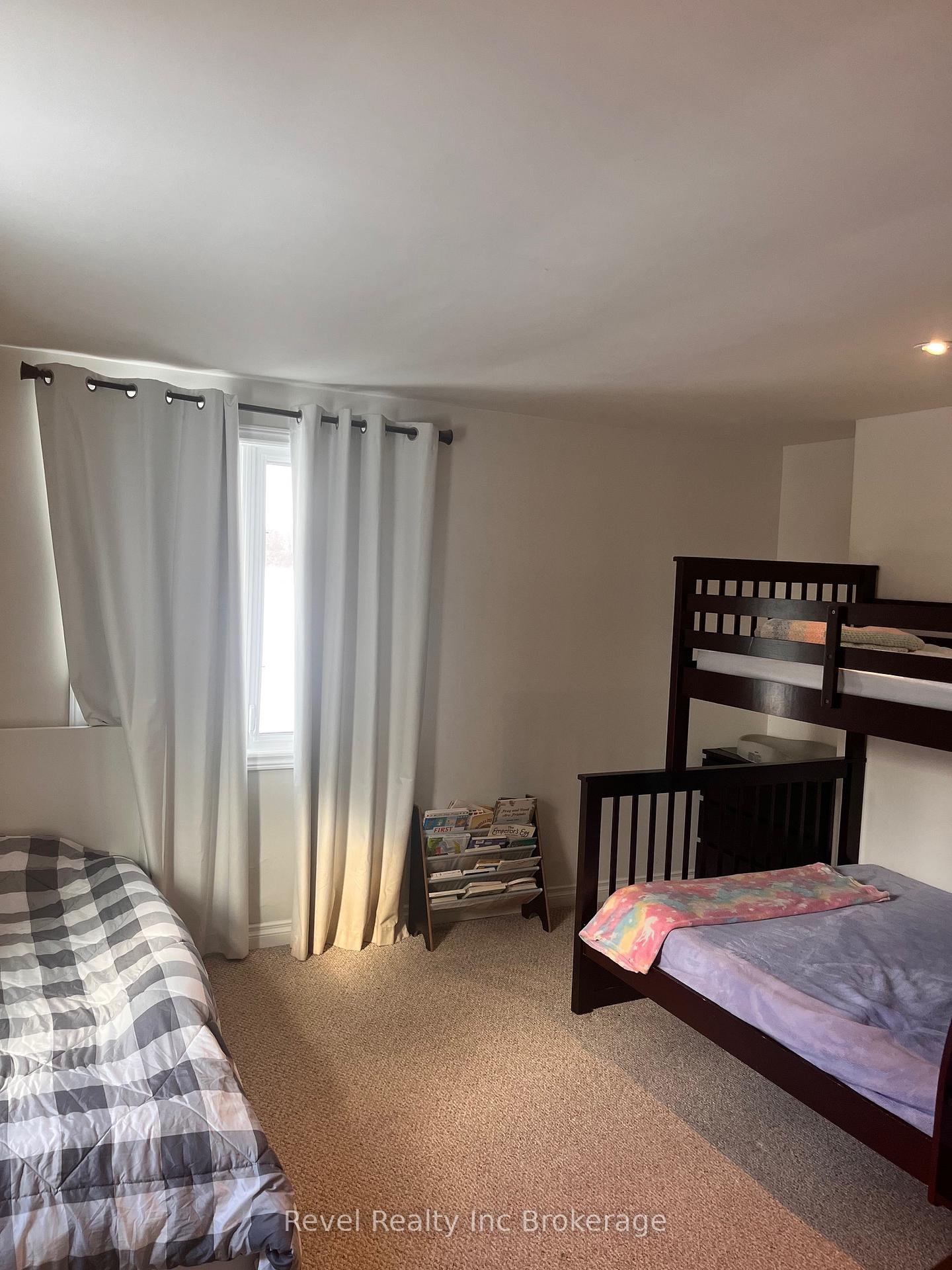 Photo 10 of 3264 Gladstone Drive, Thames Centre, Rural Thames Centre — HOMEH