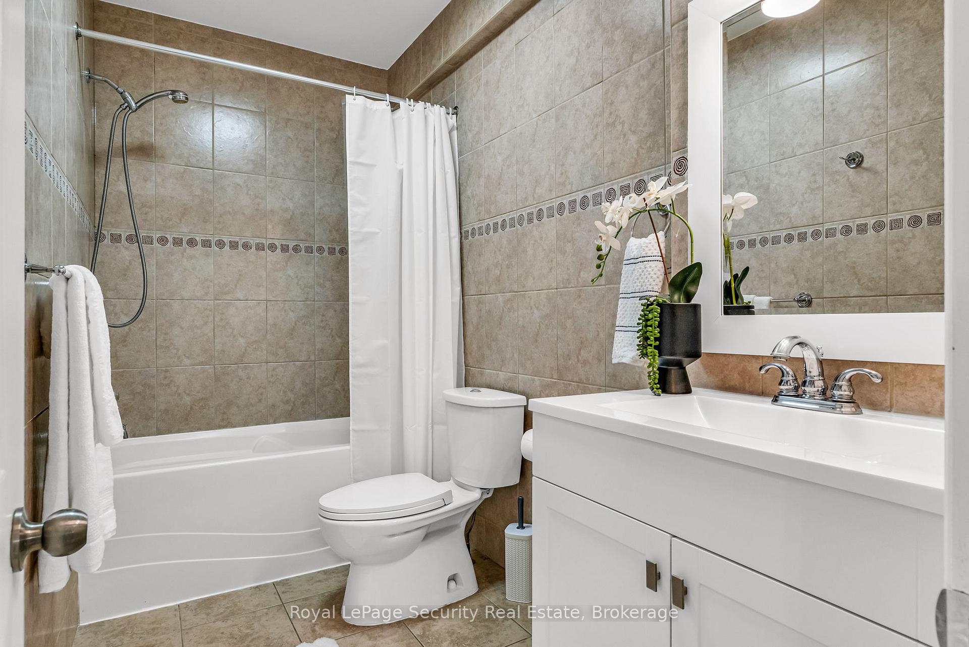 Photo 10 of 427 Lauder Avenue, Toronto, Oakwood Village — HOMEH
