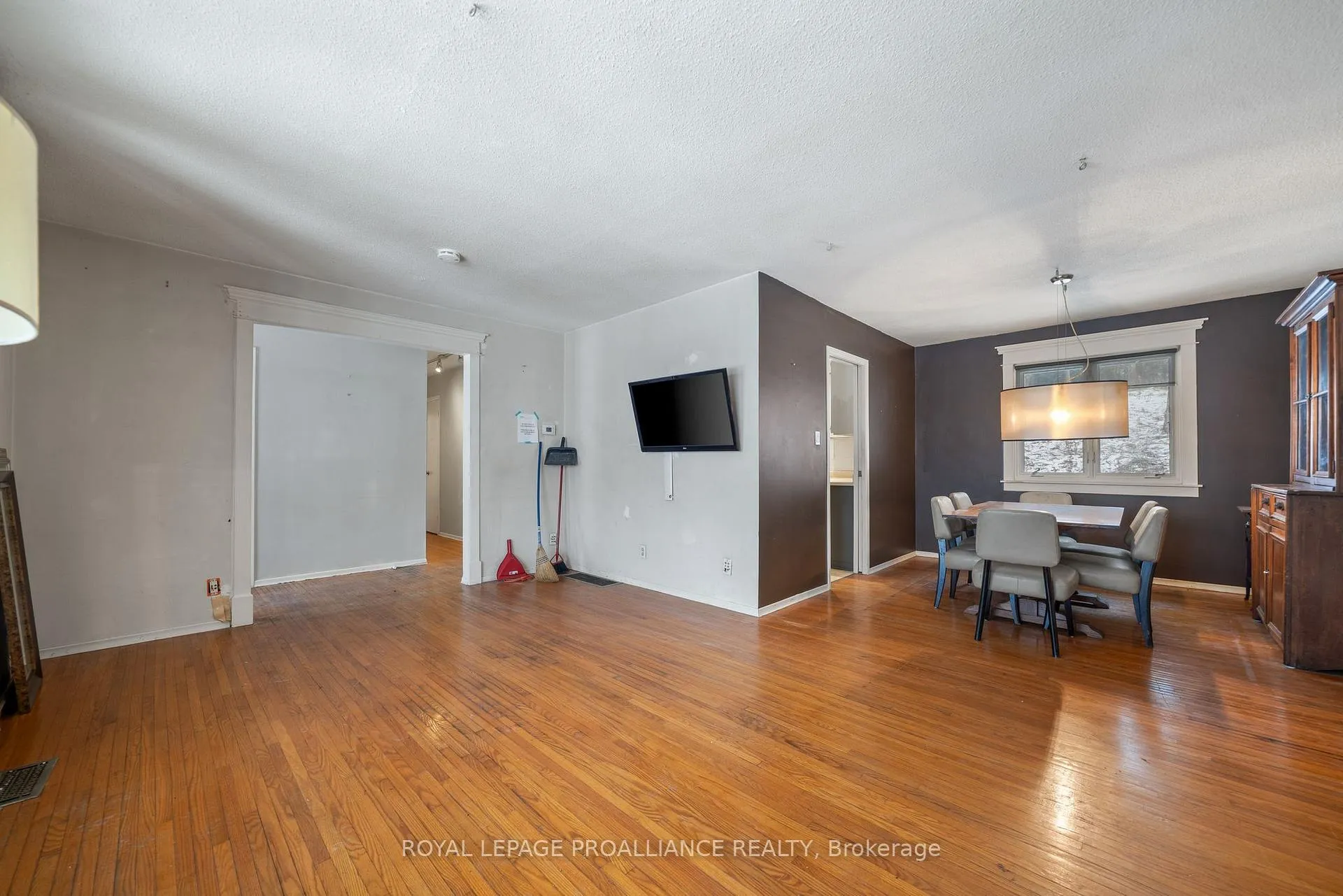 Photo 12 of 1237 Victoria Road, Prince Edward County, Ameliasburg Ward — HOMEH