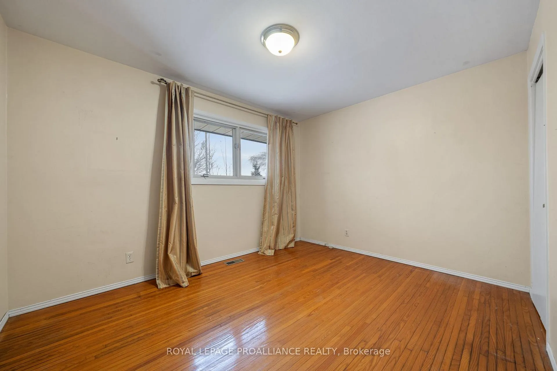 Photo 29 of 1237 Victoria Road, Prince Edward County, Ameliasburg Ward — HOMEH