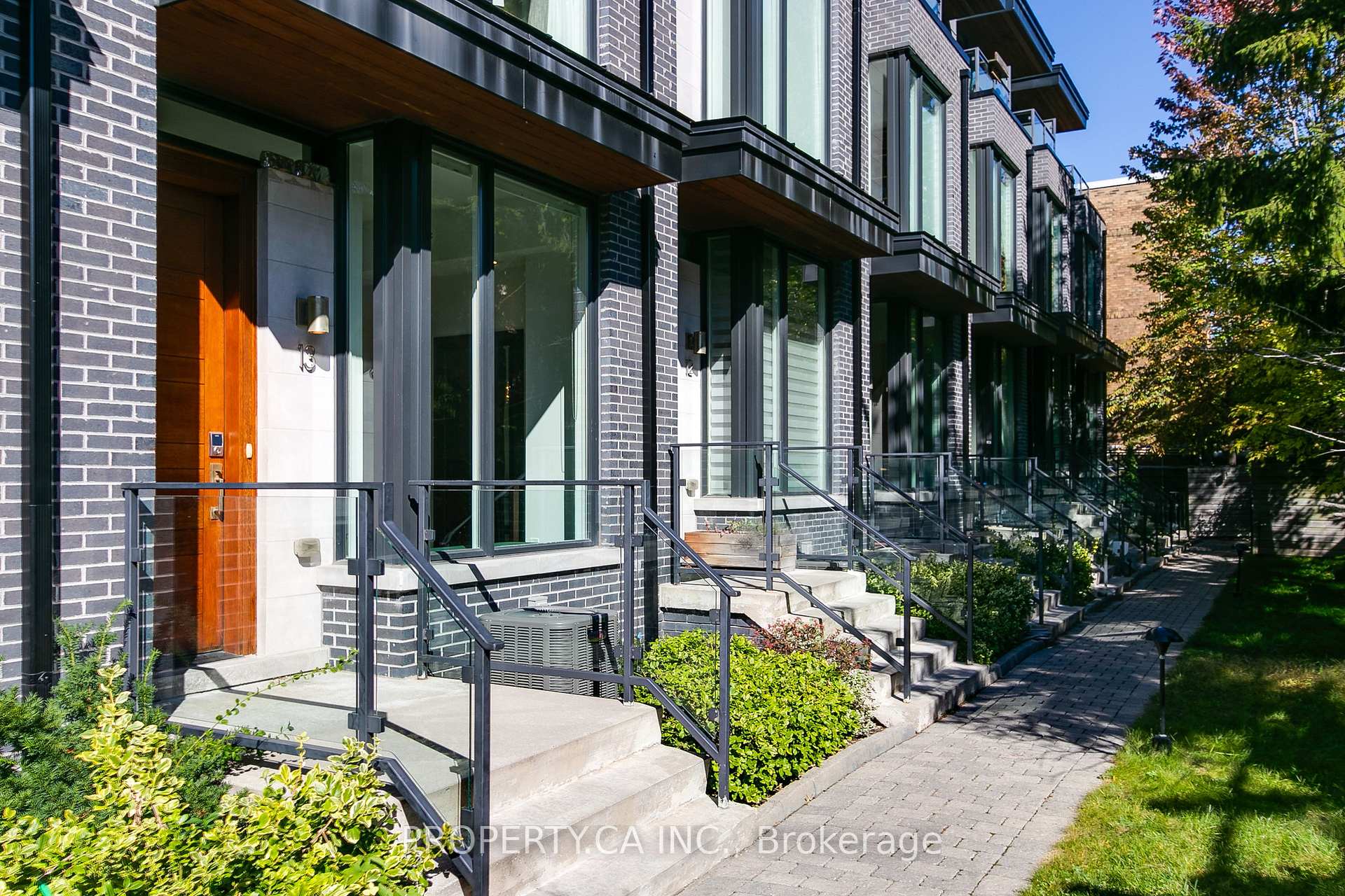 Photo 2 of Unit 13, 837 Broadview Avenue, Toronto, Playter Estates-Danforth — HOMEH