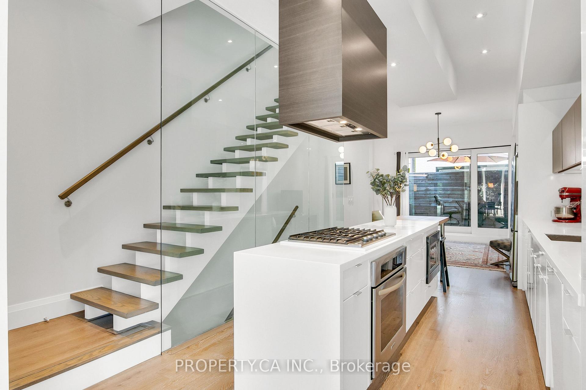 Photo 7 of Unit 13, 837 Broadview Avenue, Toronto, Playter Estates-Danforth — HOMEH
