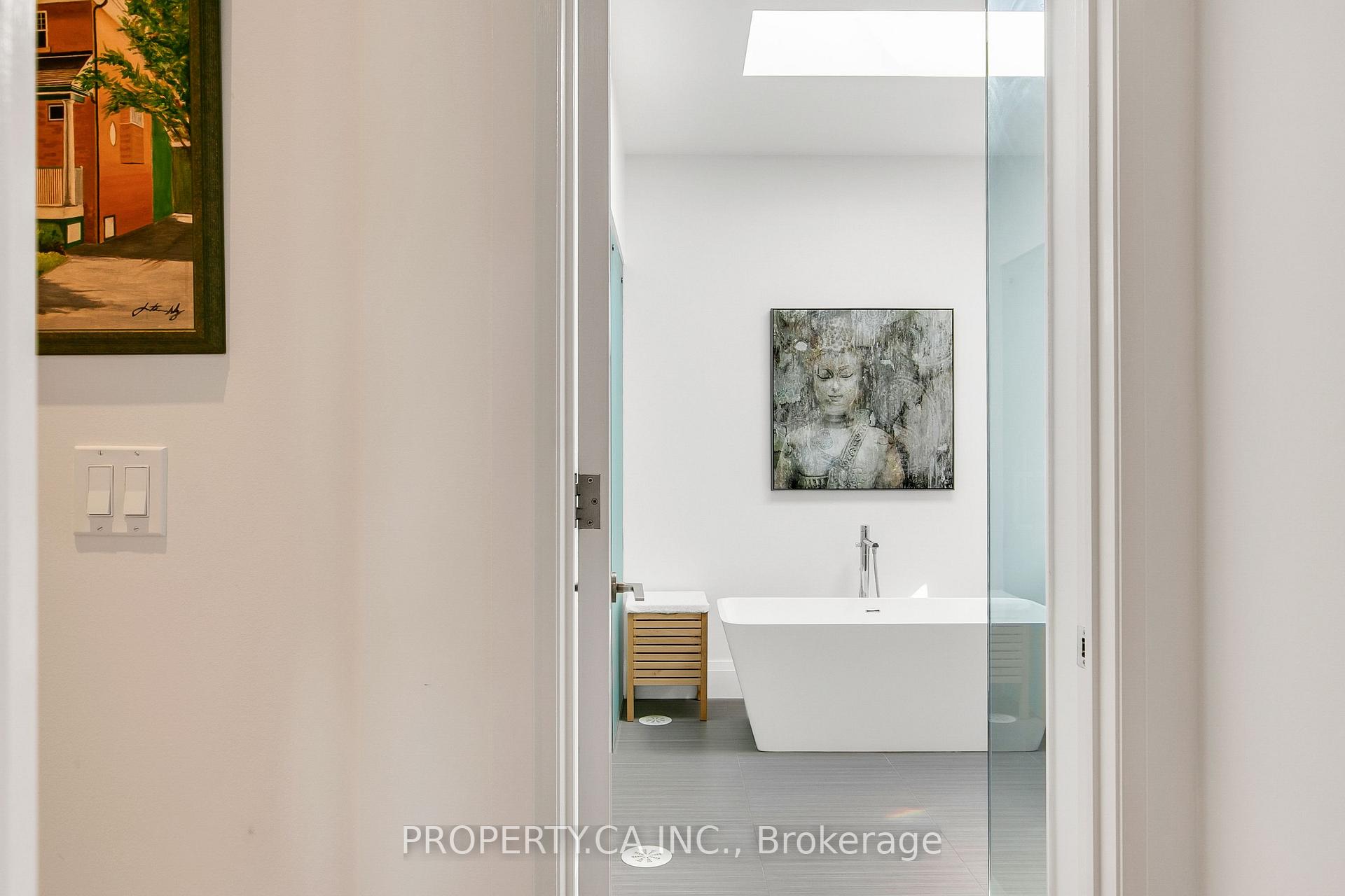 Photo 25 of Unit 13, 837 Broadview Avenue, Toronto, Playter Estates-Danforth — HOMEH