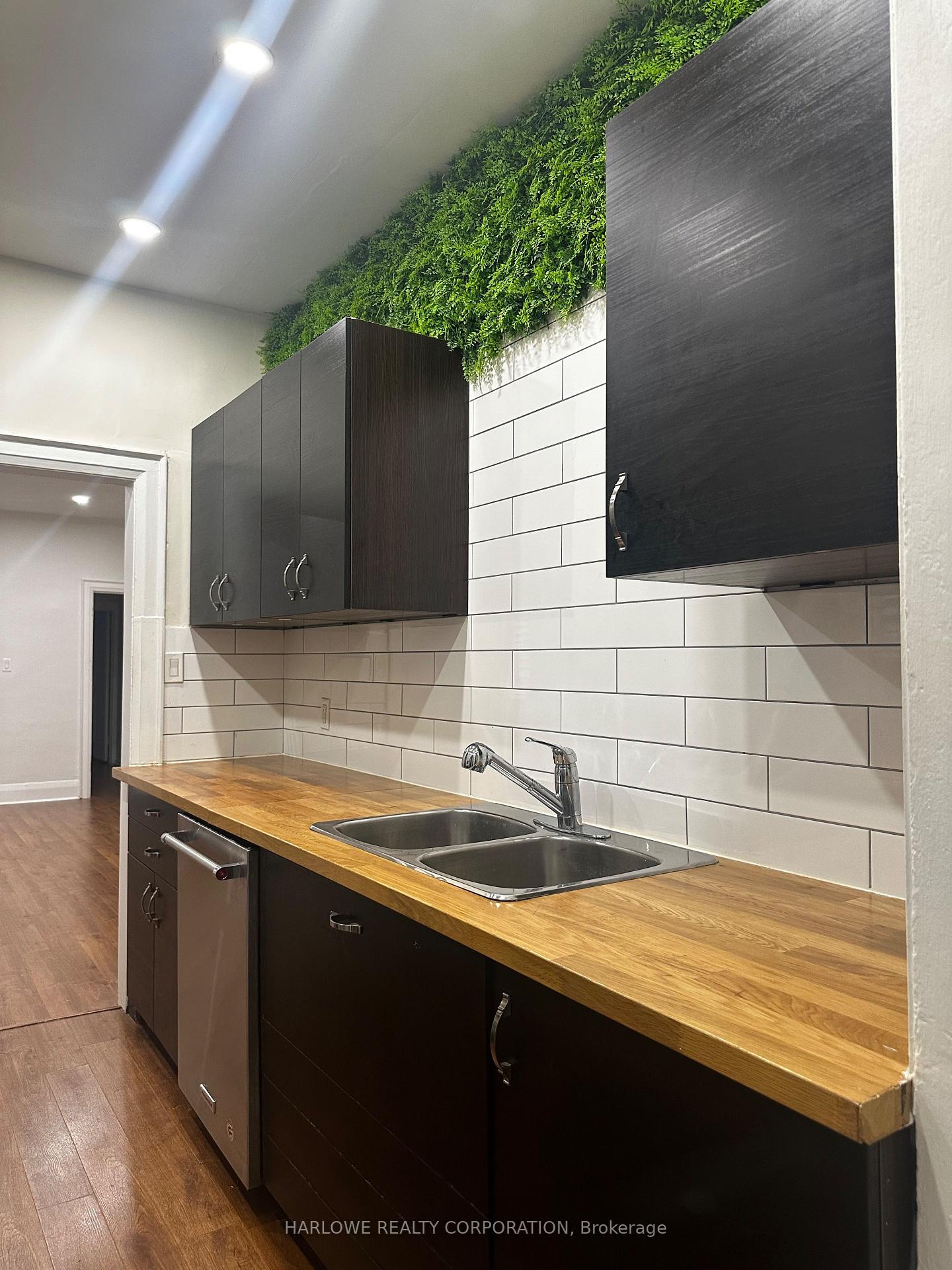 Front of Unit 02, 335 Oakwood Avenue