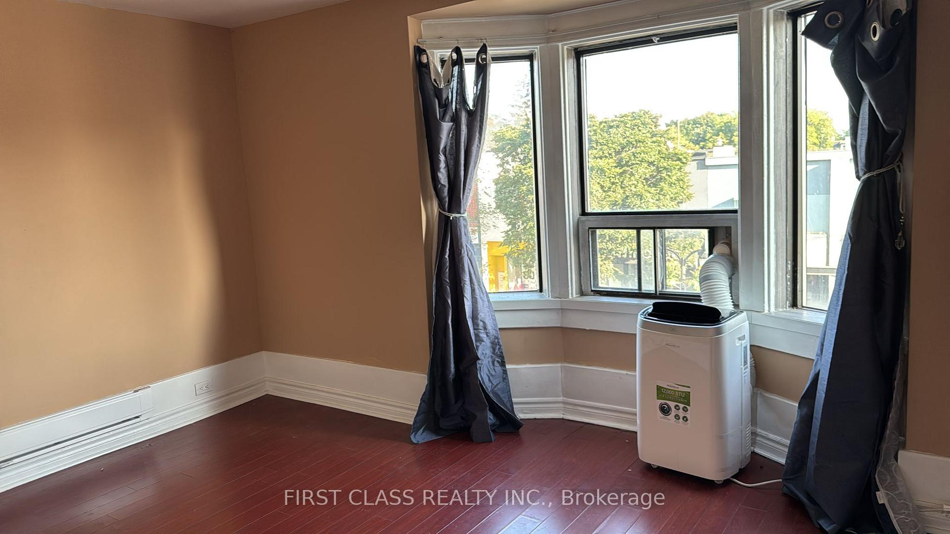 Photo 4 of Unit 3rd, 572 Danforth Ave, Toronto, Danforth — HOMEH