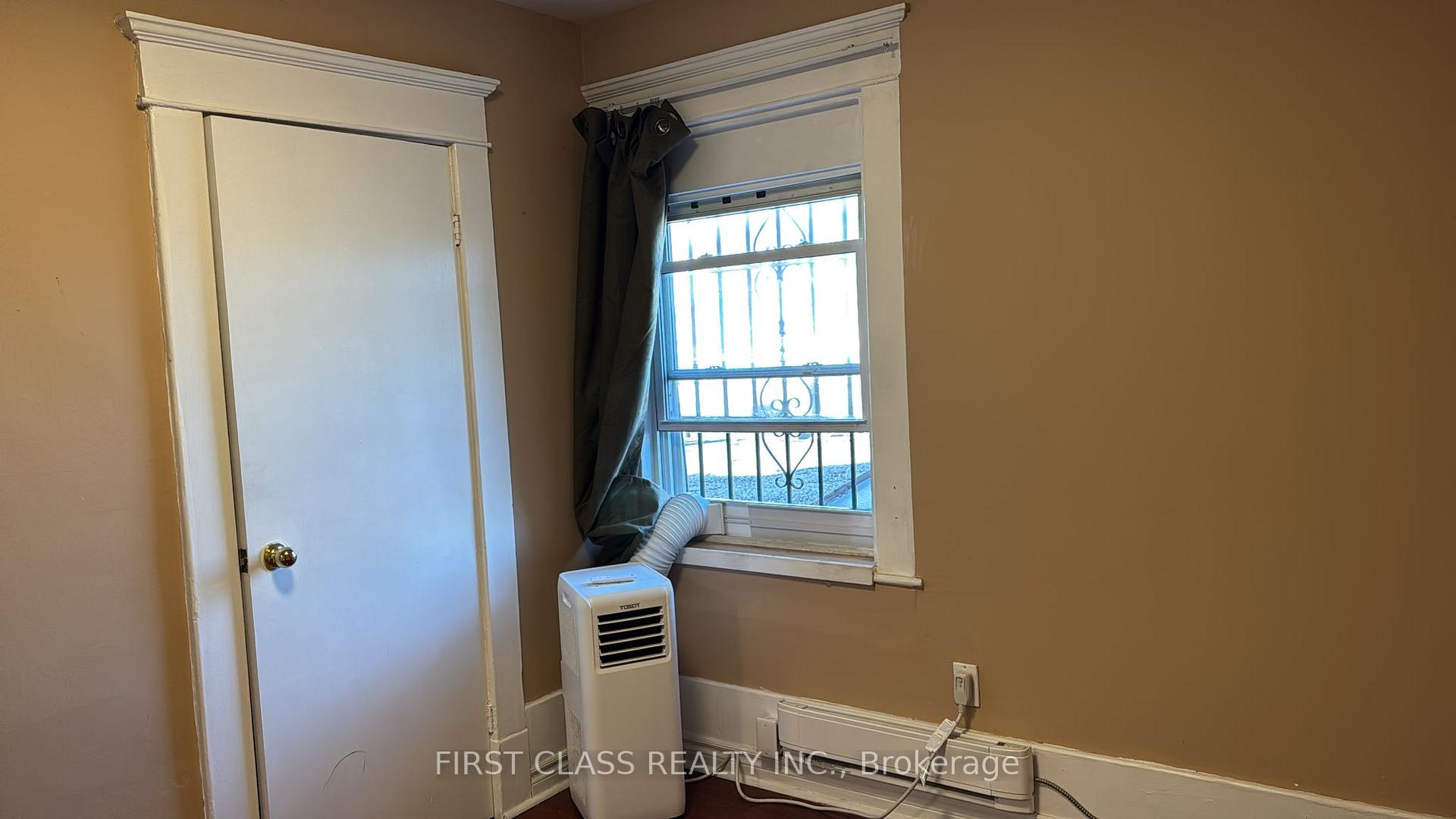 Photo 6 of Unit 3rd, 572 Danforth Ave, Toronto, Danforth — HOMEH