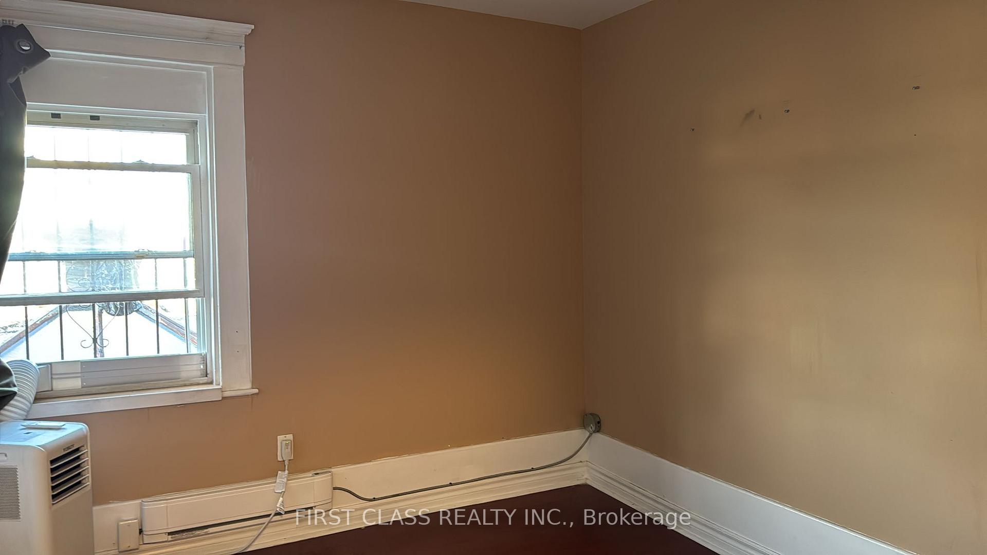 Photo 7 of Unit 3rd, 572 Danforth Ave, Toronto, Danforth — HOMEH