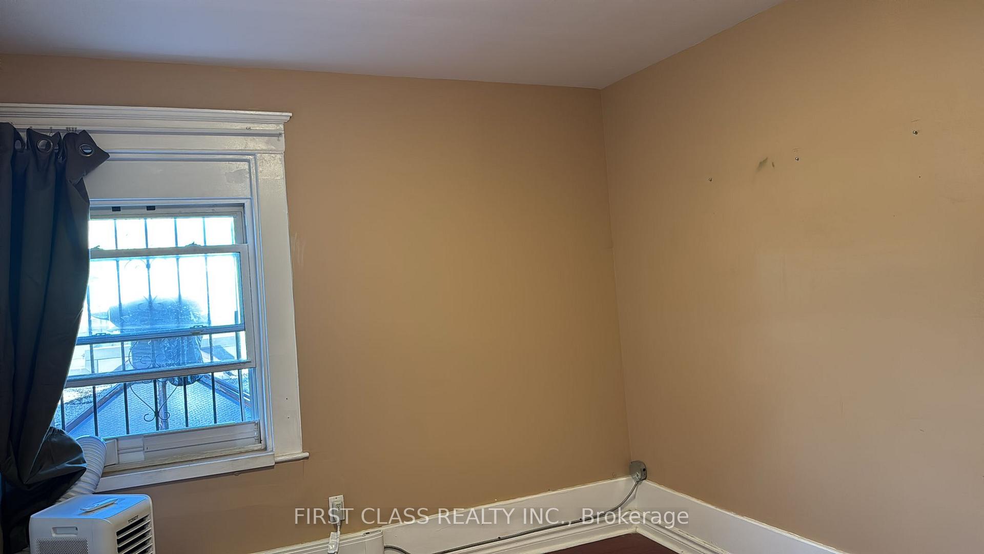 Photo 8 of Unit 3rd, 572 Danforth Ave, Toronto, Danforth — HOMEH