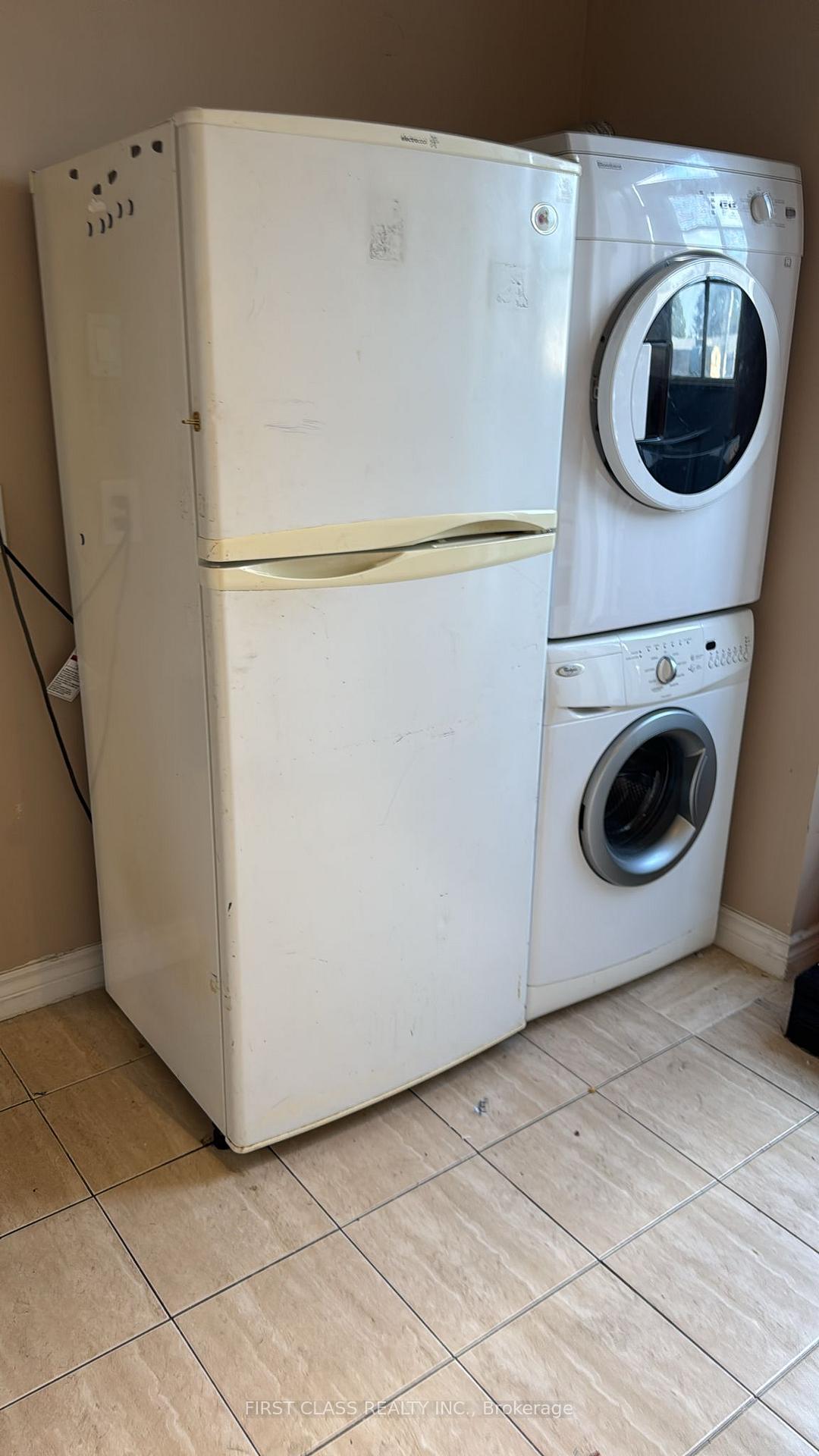 Photo 12 of Unit 3rd, 572 Danforth Ave, Toronto, Danforth — HOMEH