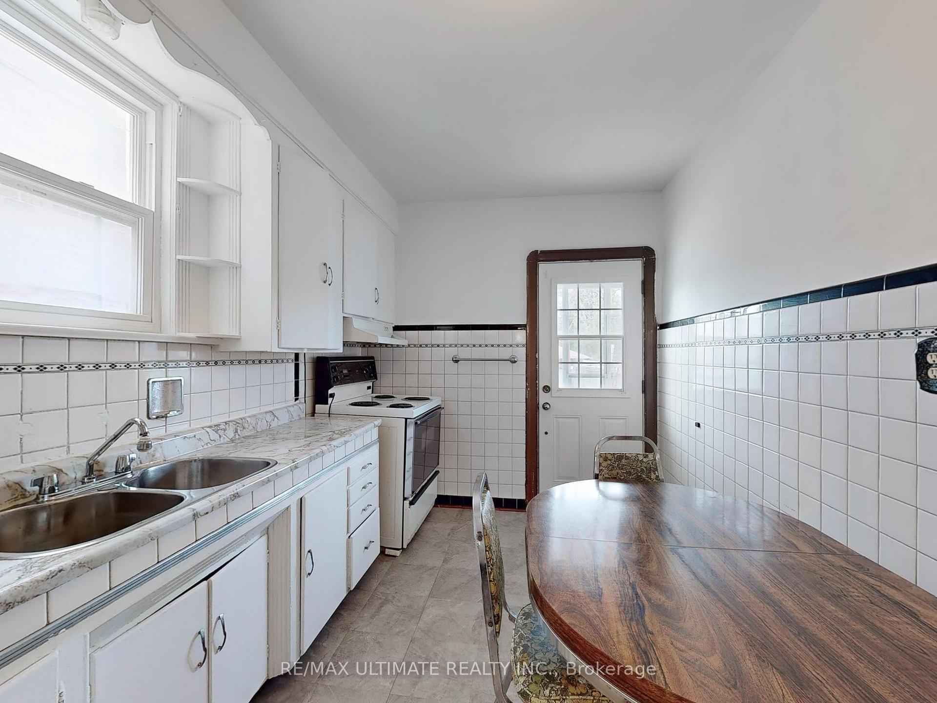 Photo 12 of 1809 Dufferin Street, Toronto, Oakwood Village — HOMEH