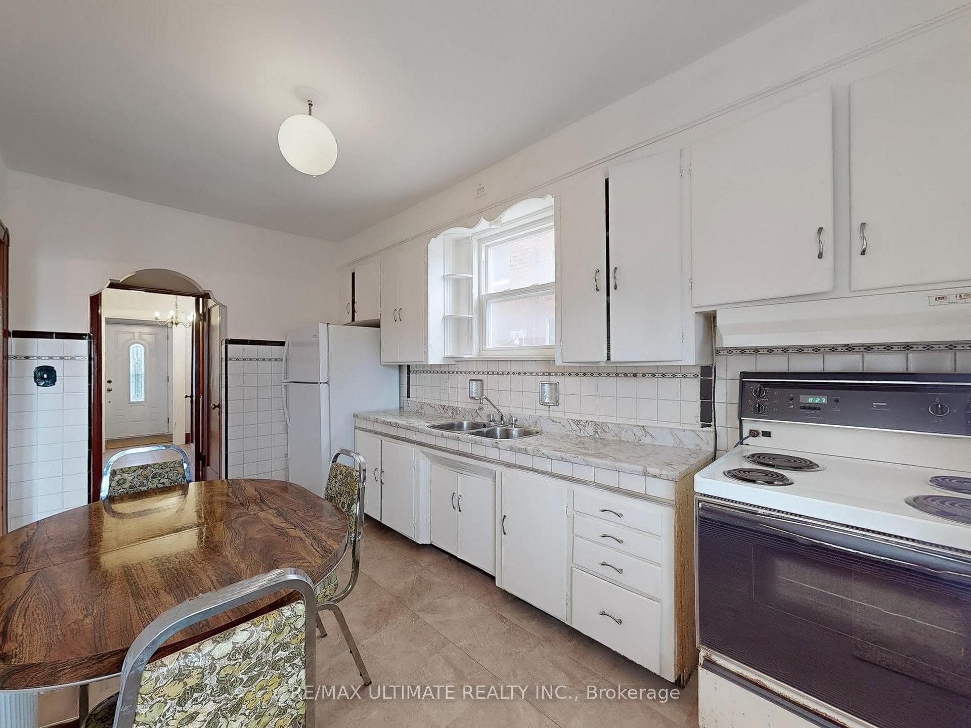 Photo 15 of 1809 Dufferin Street, Toronto, Oakwood Village — HOMEH
