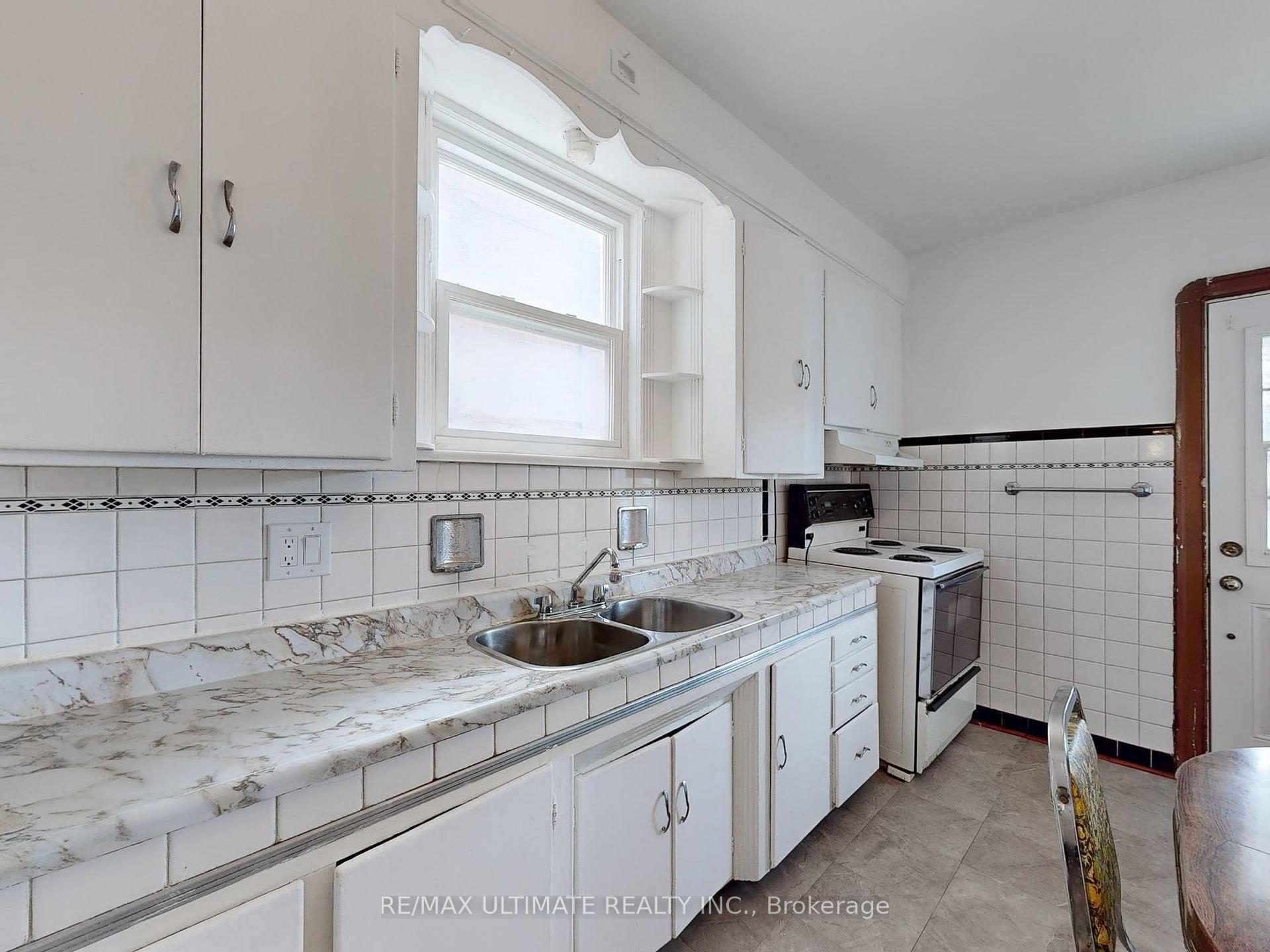 Photo 16 of 1809 Dufferin Street, Toronto, Oakwood Village — HOMEH