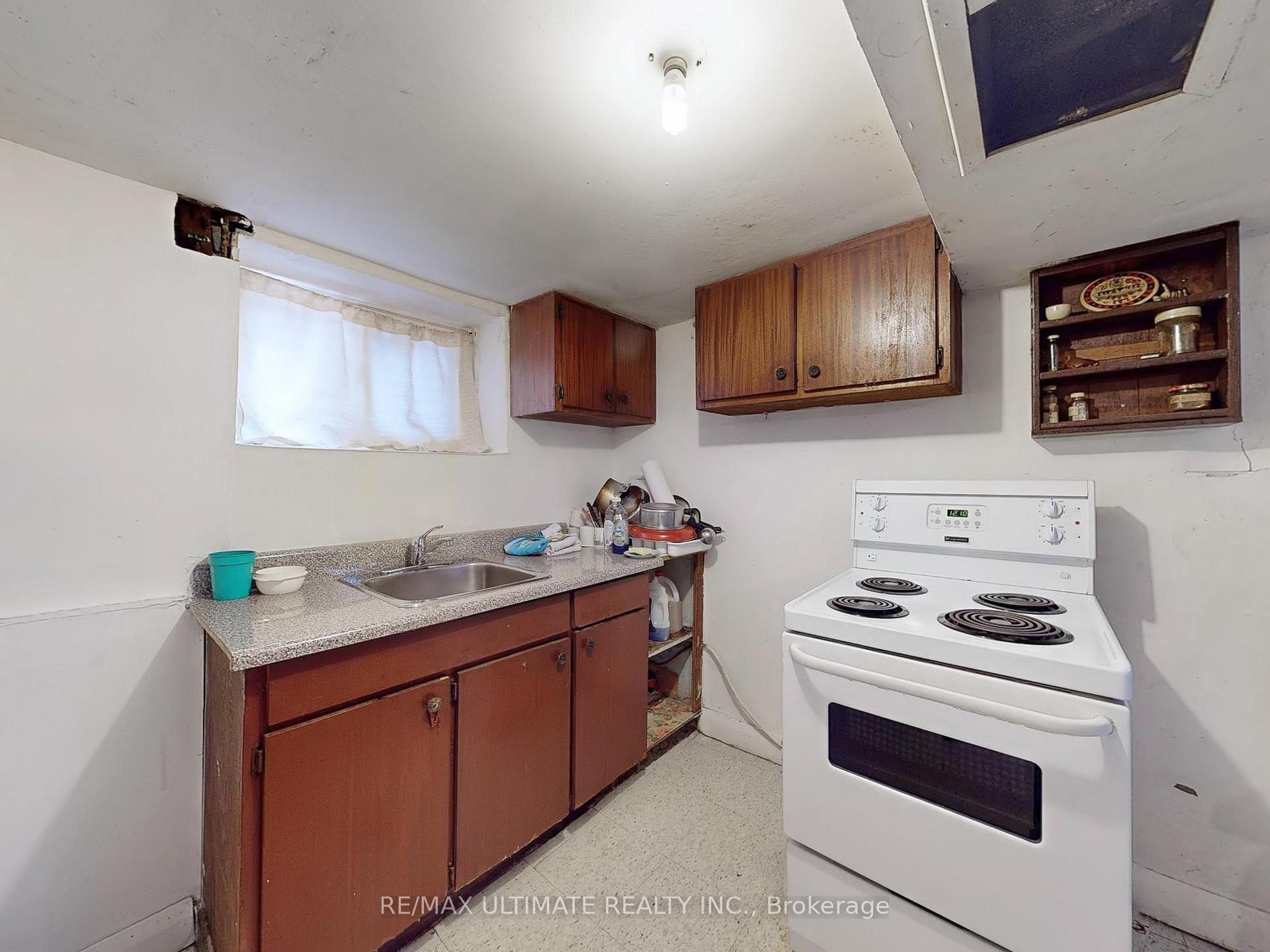 Photo 32 of 1809 Dufferin Street, Toronto, Oakwood Village — HOMEH