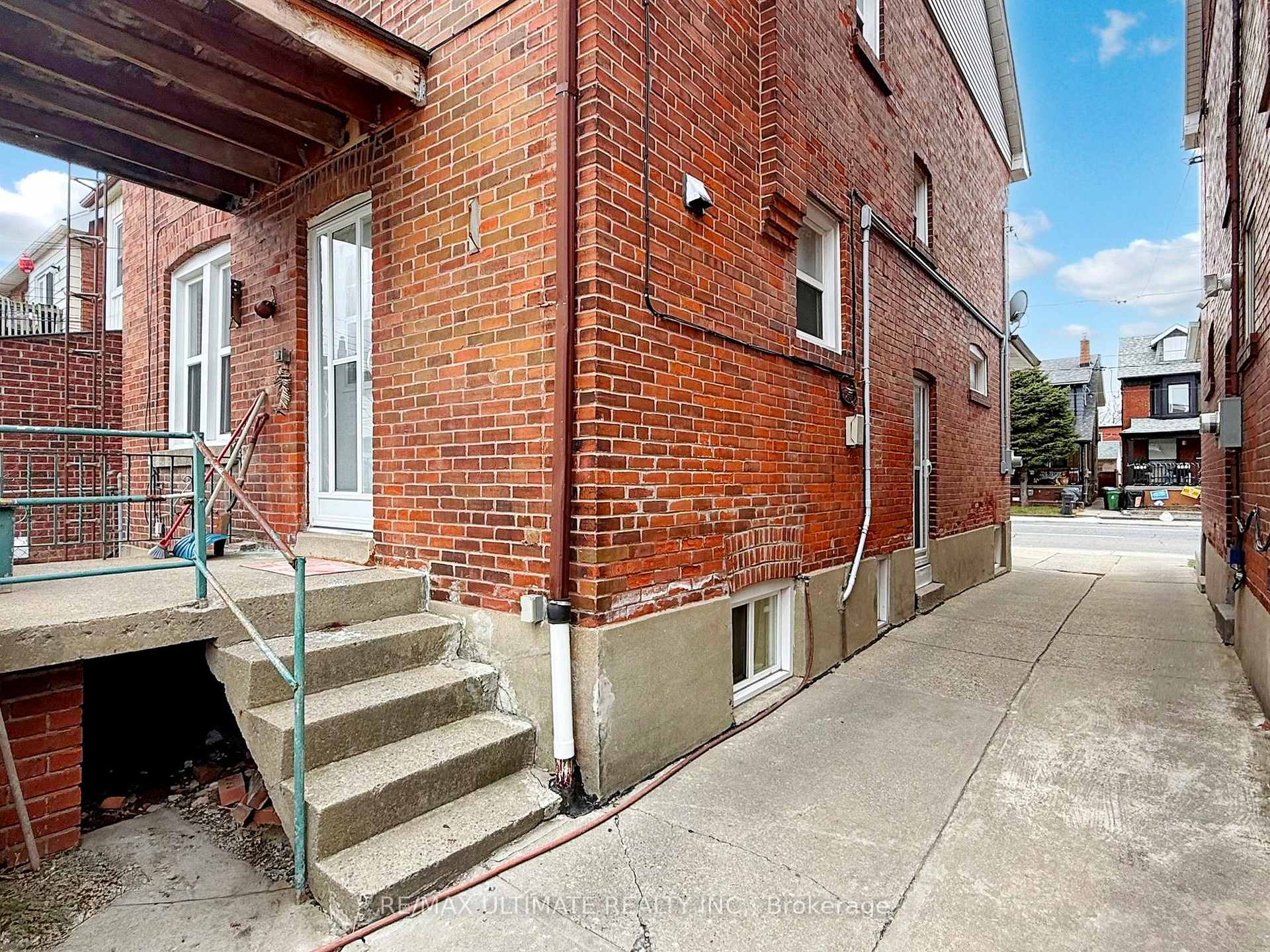 Photo 39 of 1809 Dufferin Street, Toronto, Oakwood Village — HOMEH