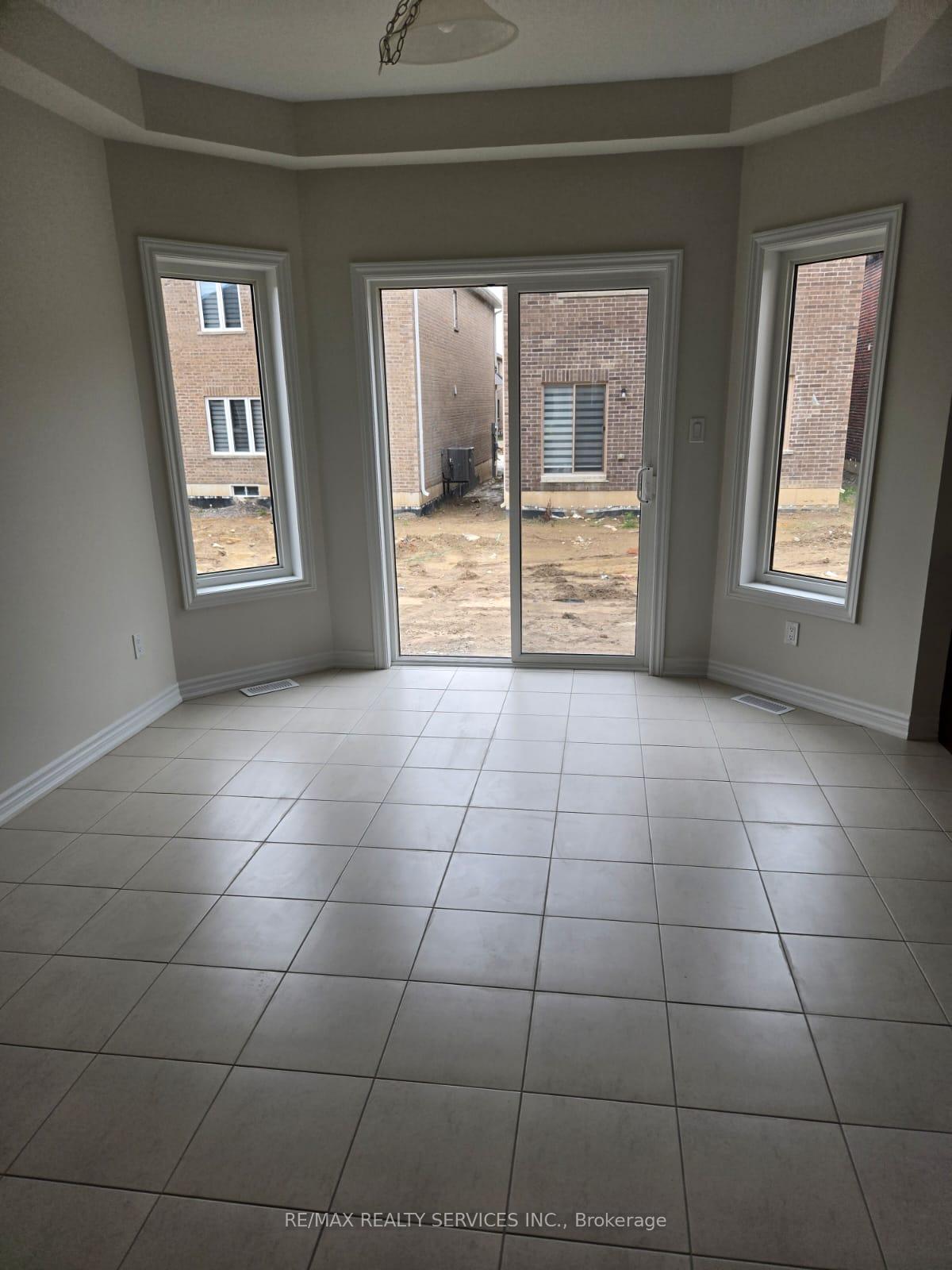 Photo 5 of 35 Huntsworth Avenue, Thorold, Thorold Downtown — HOMEH