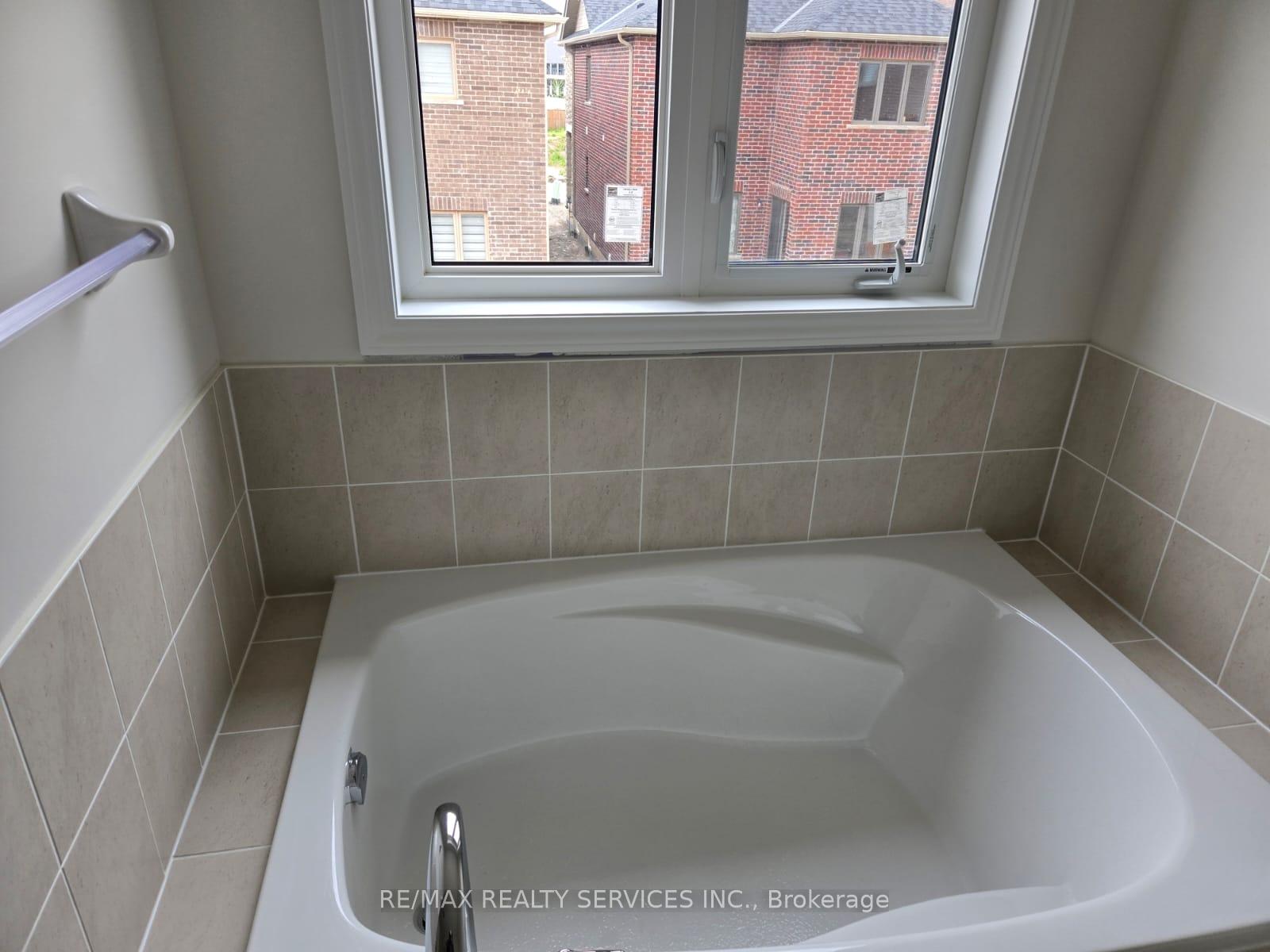 Photo 11 of 35 Huntsworth Avenue, Thorold, Thorold Downtown — HOMEH