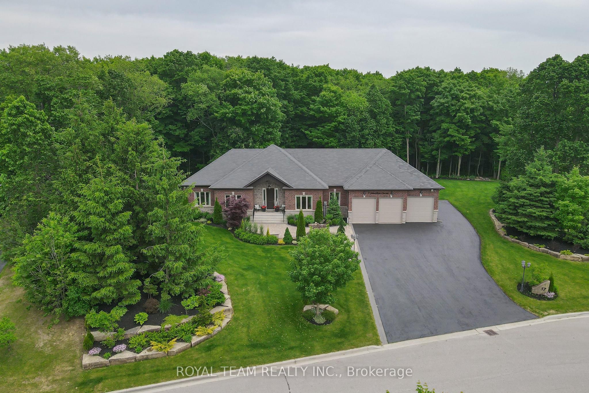 Photo 2 of 57 Stonesthrow Crescent, Uxbridge, Rural Uxbridge — HOMEH