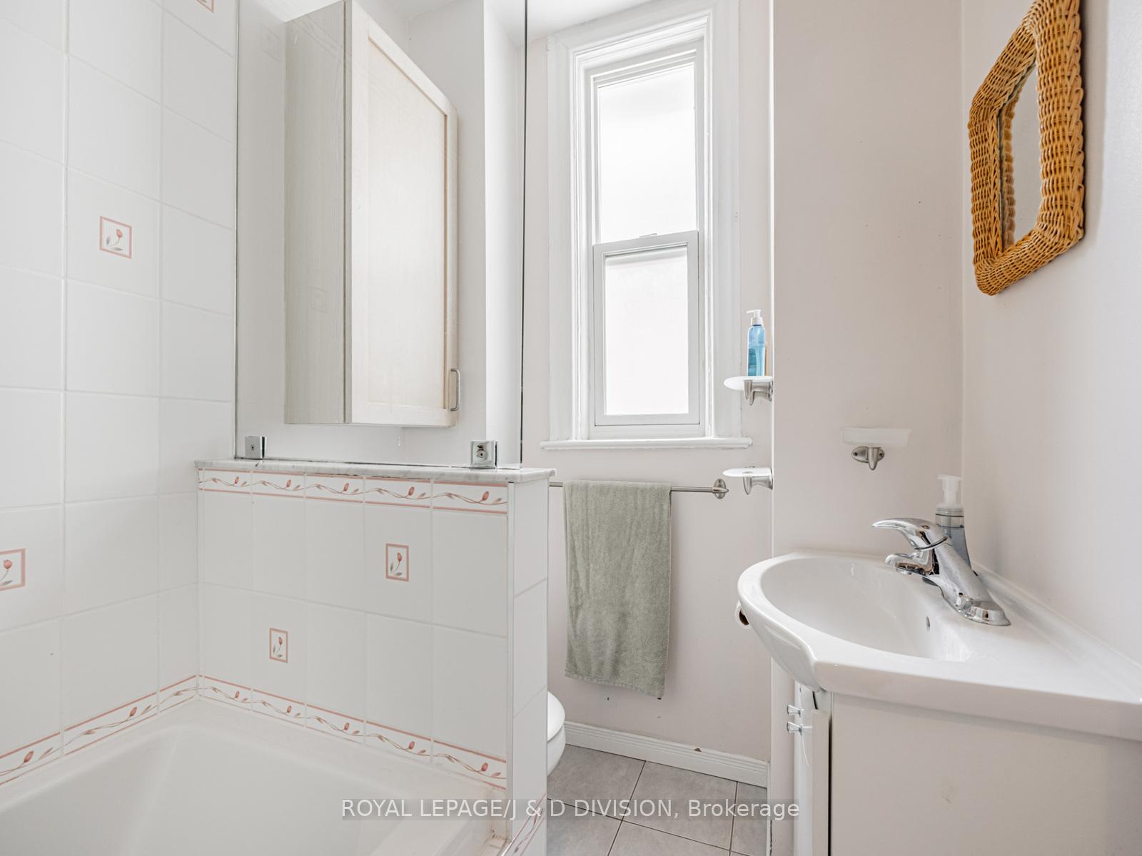Photo 3 of 105 Hogarth Avenue, Toronto, North Riverdale — HOMEH