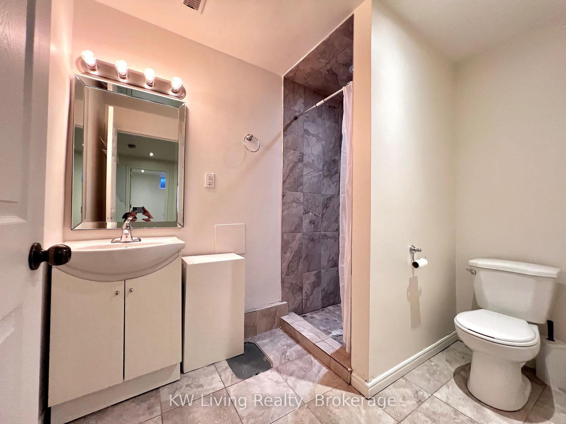 Photo 6 of Unit Lower, 148 Roselawn Avenue, Toronto, Yonge-Eglinton — HOMEH
