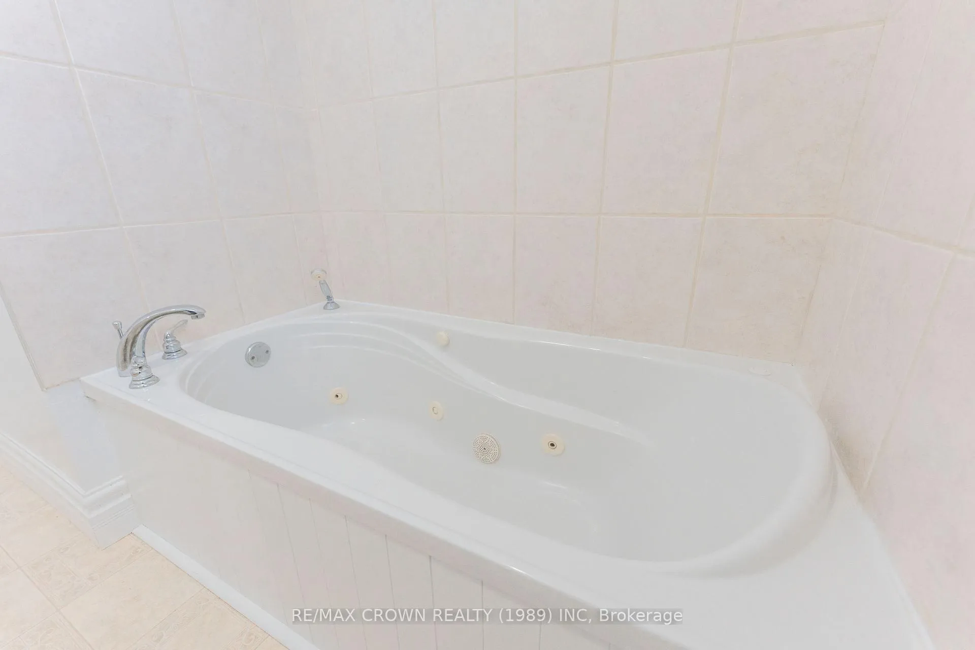 Photo 23 of 5 Brown Crescent, Kapuskasing — HOMEH