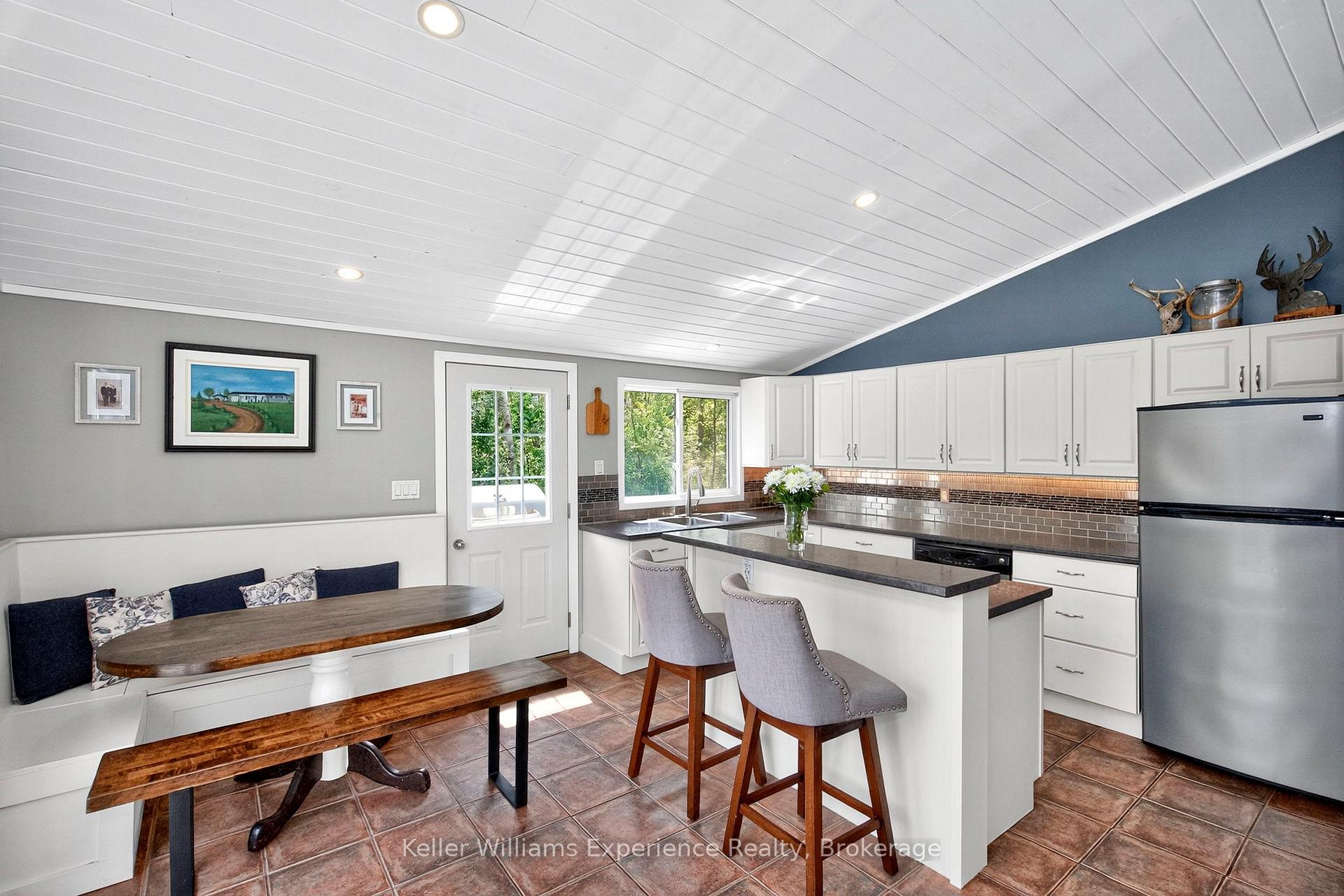 Photo 12 of 37 Crescent Drive, Tay, Victoria Harbour — HOMEH