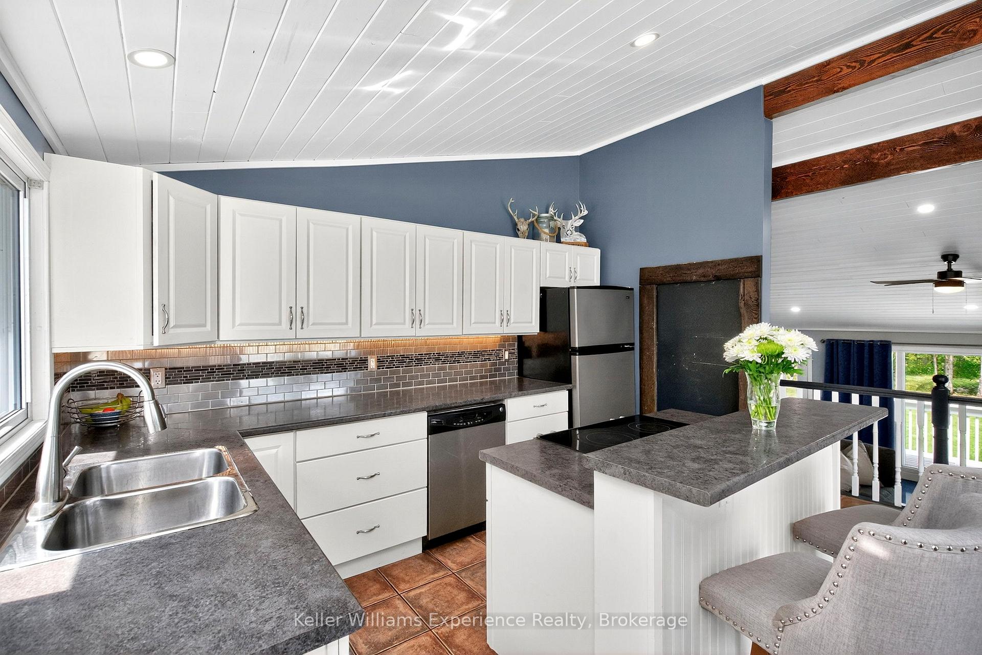 Photo 13 of 37 Crescent Drive, Tay, Victoria Harbour — HOMEH