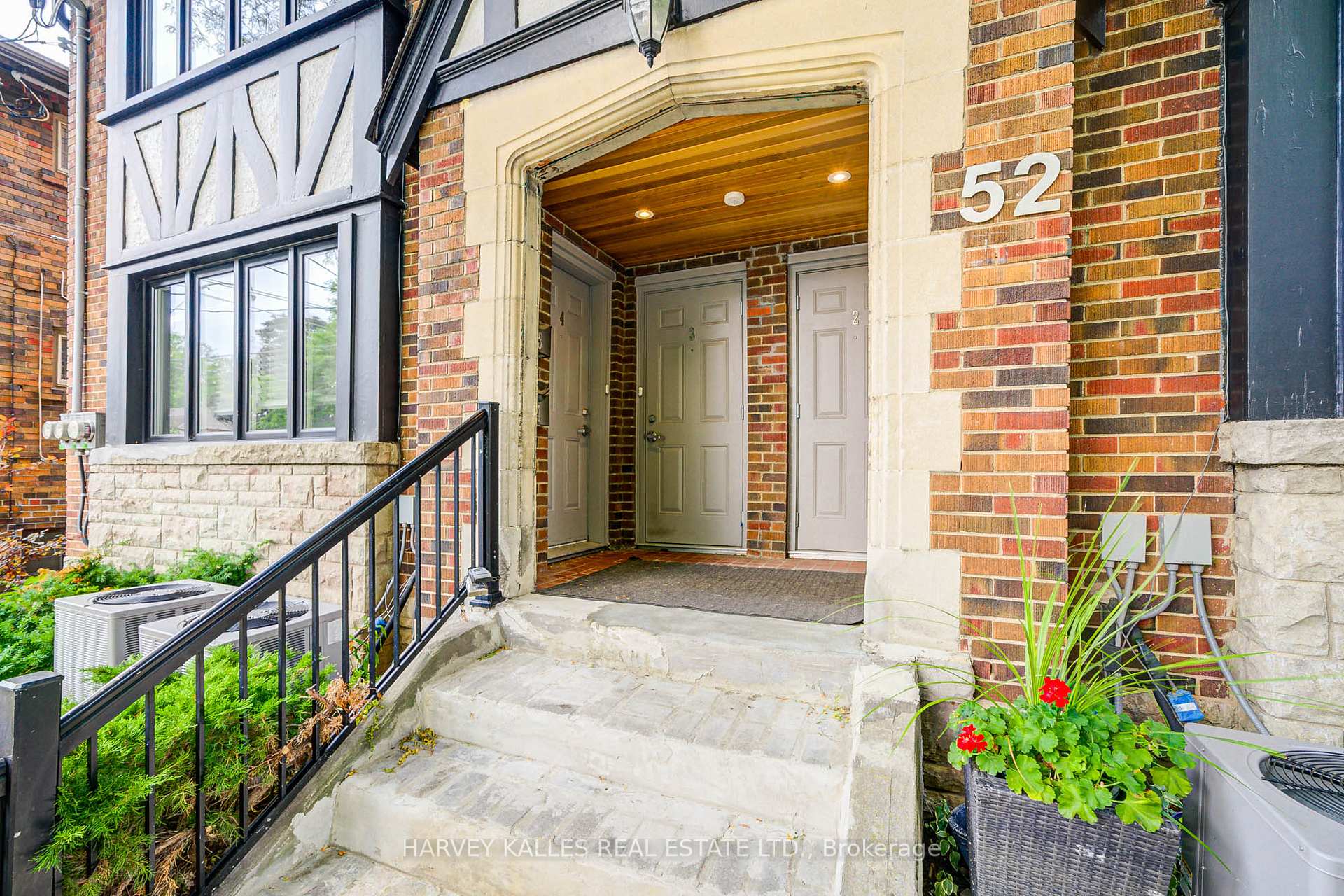 Photo 2 of Unit 4, 52 College View Avenue, Toronto, Yonge-Eglinton — HOMEH