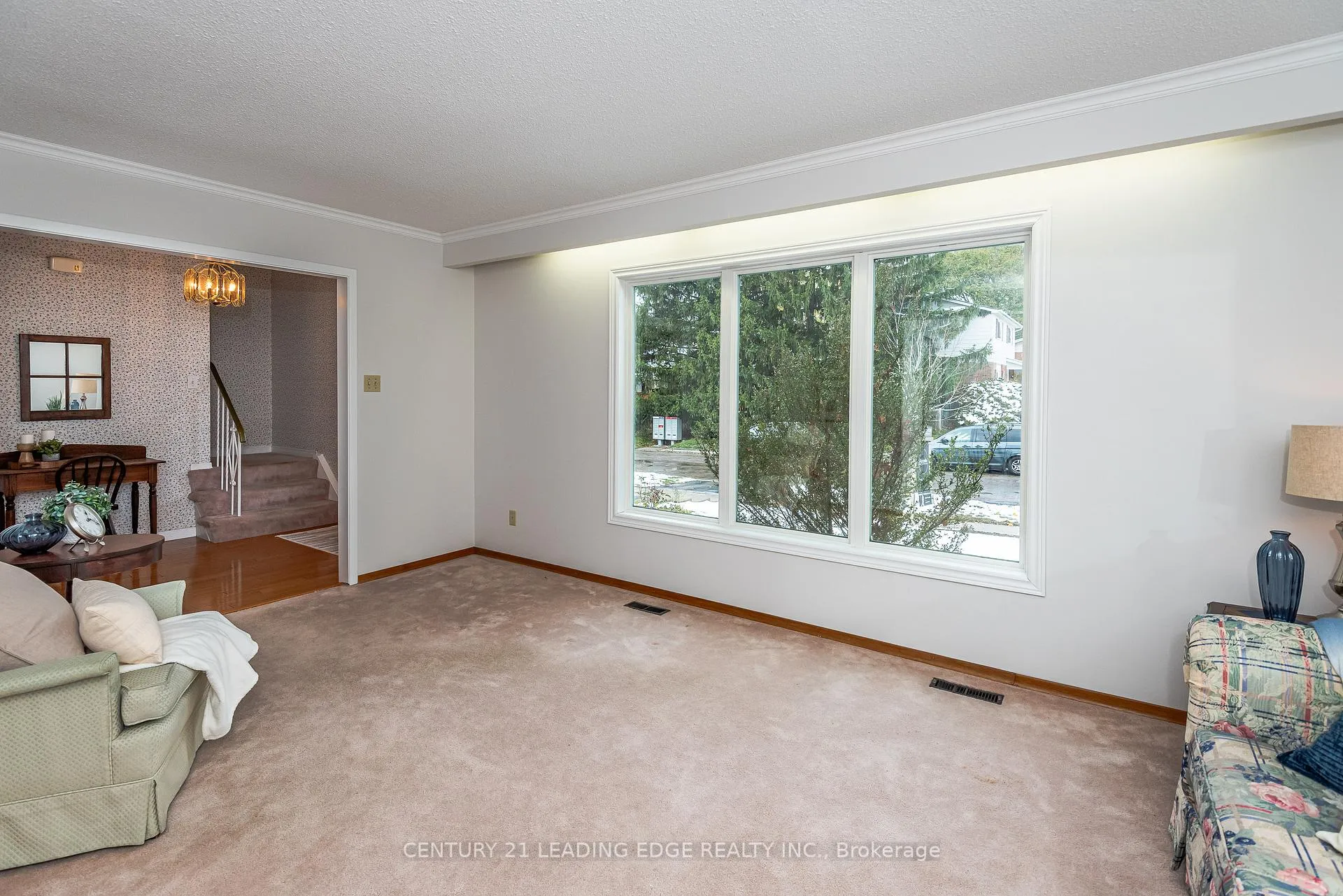 Photo 6 of 60 Wootten Way N, Markham, Markham Village — HOMEH