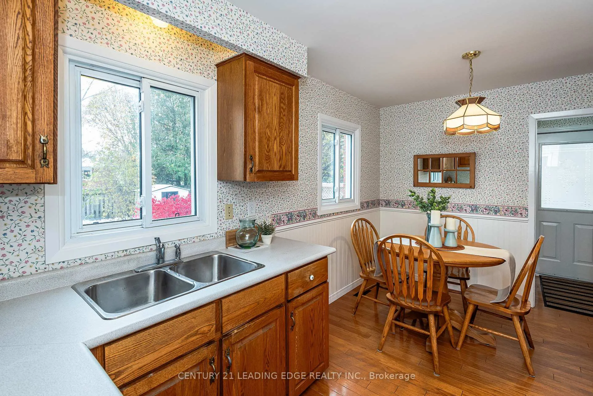 Photo 9 of 60 Wootten Way N, Markham, Markham Village — HOMEH