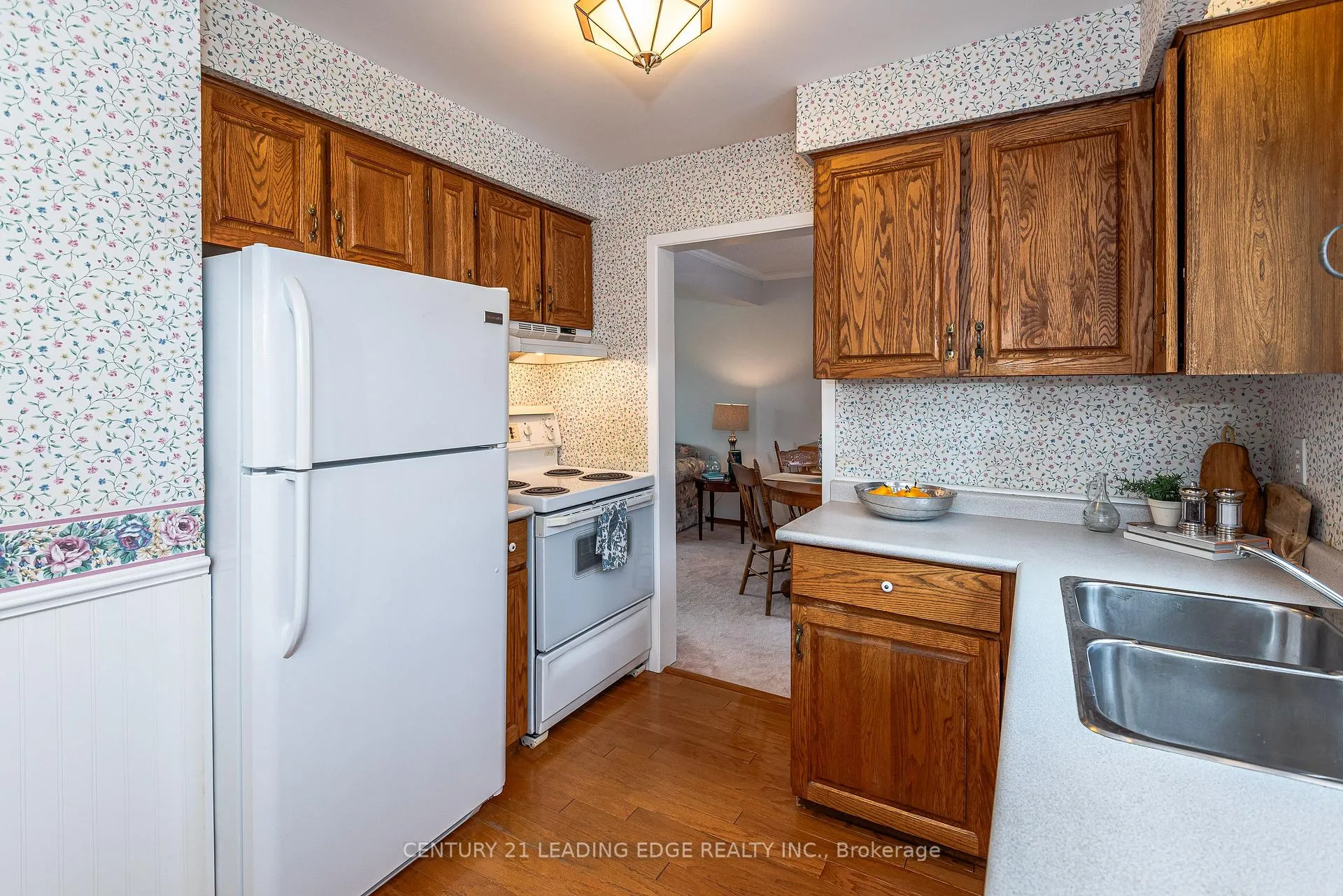 Photo 11 of 60 Wootten Way N, Markham, Markham Village — HOMEH