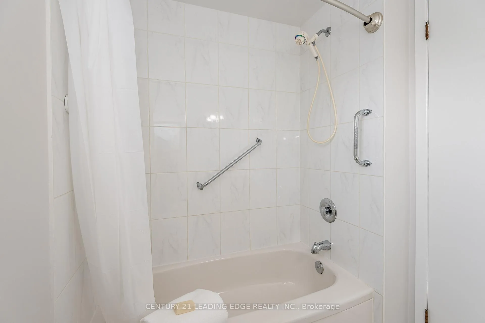 Photo 22 of 60 Wootten Way N, Markham, Markham Village — HOMEH