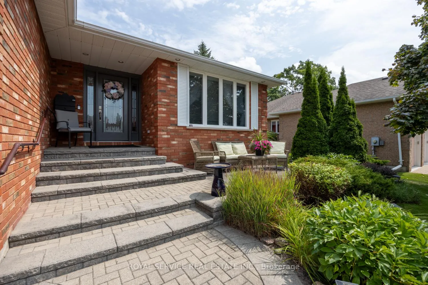 Photo 2 of 1664 Waddell Avenue, Peterborough, Otonabee Ward 1 — HOMEH