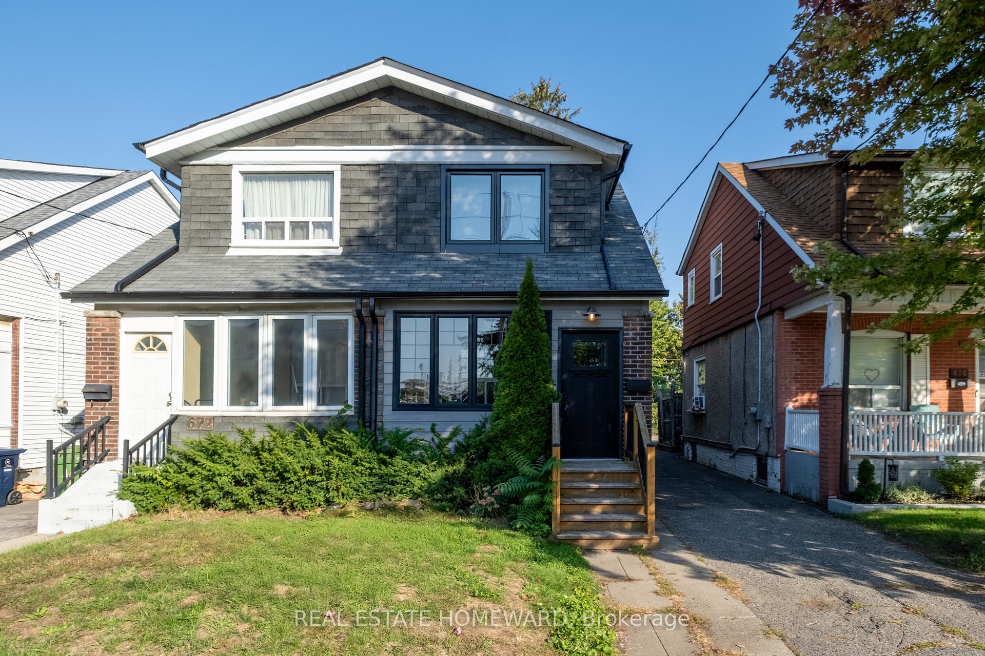 Photo 2 of 674 Sammon Avenue, Toronto, Danforth Village-East York — HOMEH