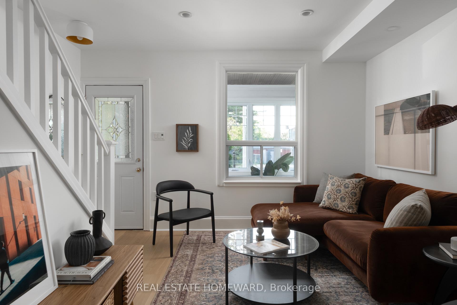 Photo 5 of 674 Sammon Avenue, Toronto, Danforth Village-East York — HOMEH