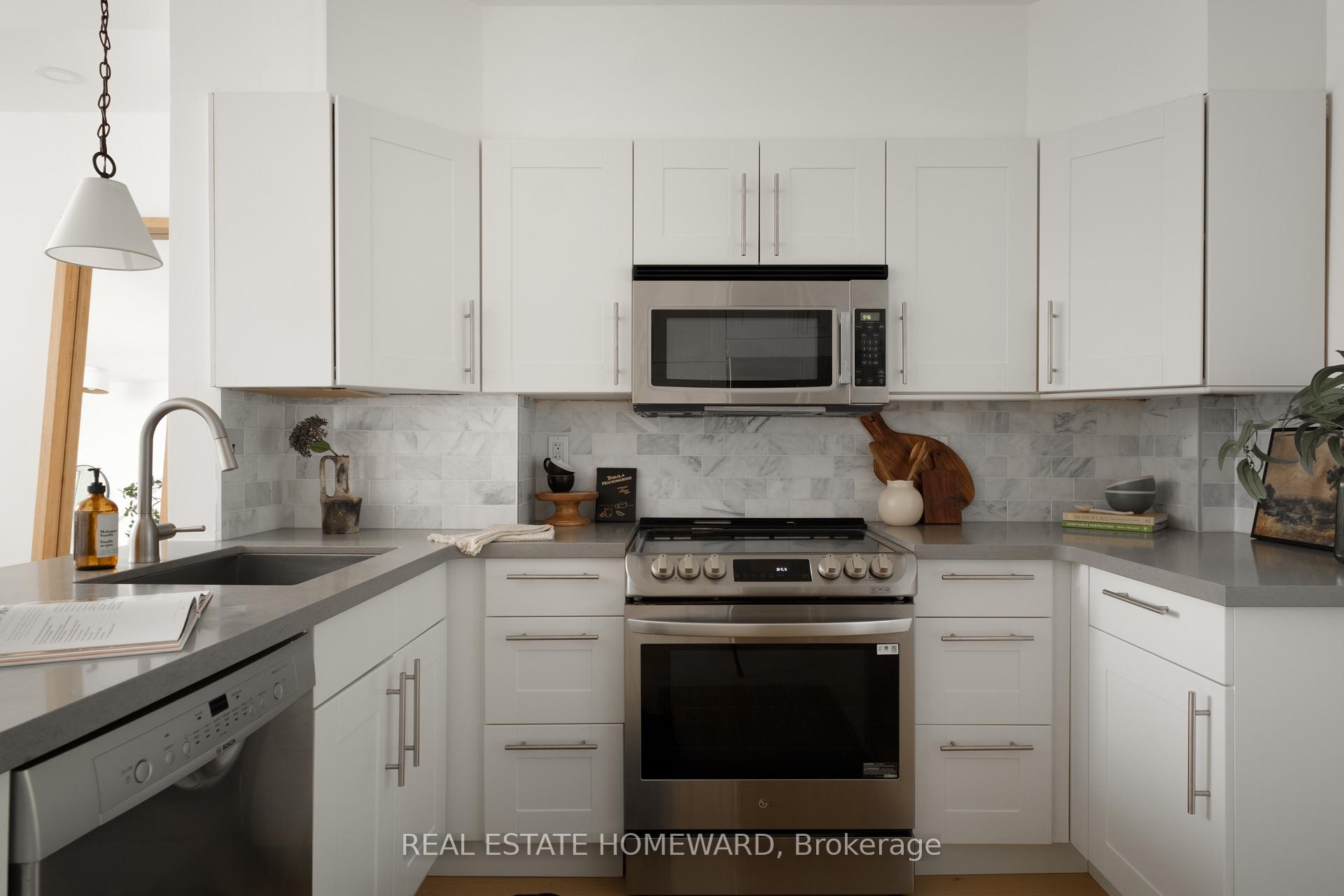 Photo 11 of 674 Sammon Avenue, Toronto, Danforth Village-East York — HOMEH