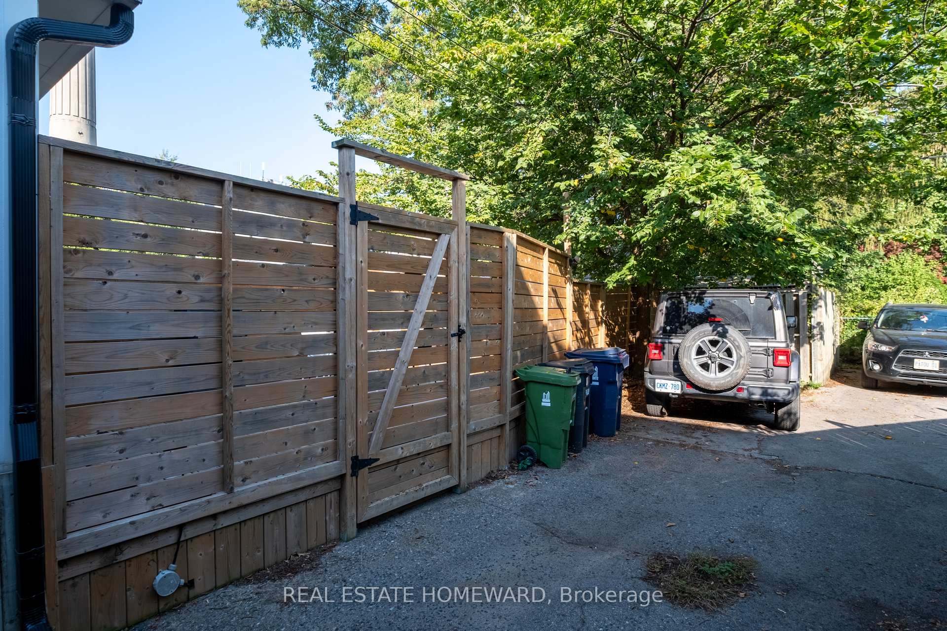 Photo 38 of 674 Sammon Avenue, Toronto, Danforth Village-East York — HOMEH