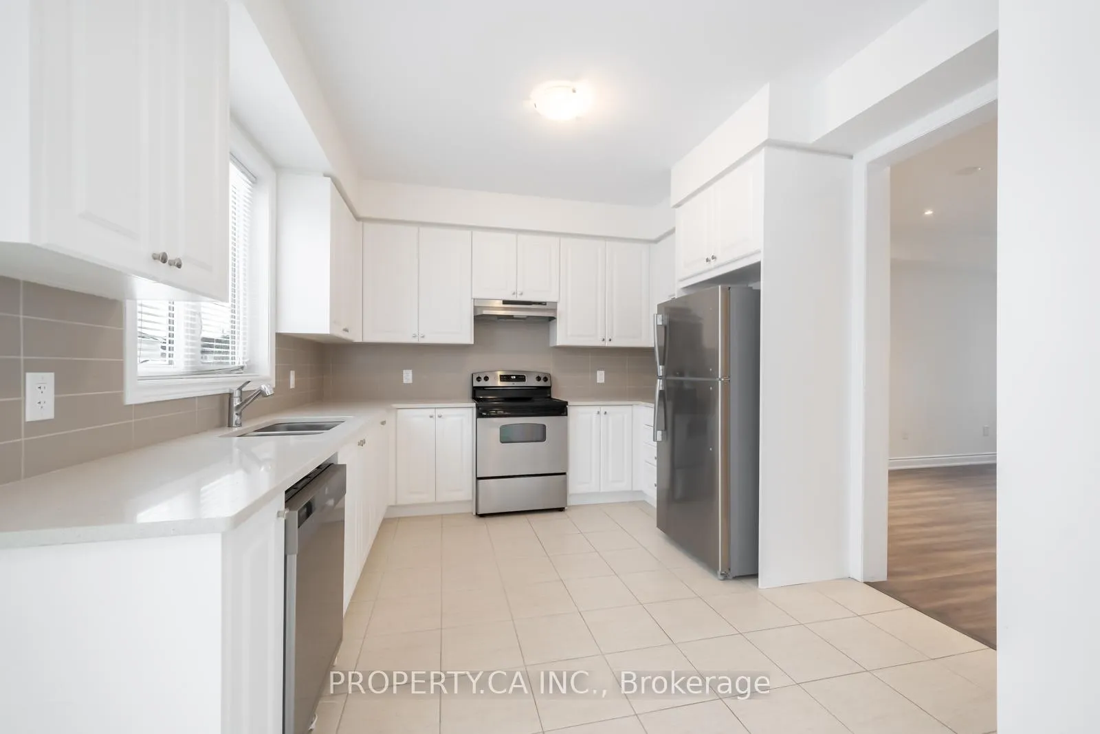 Photo 6 of 63 Central Square Boulevard, Wasaga Beach — HOMEH